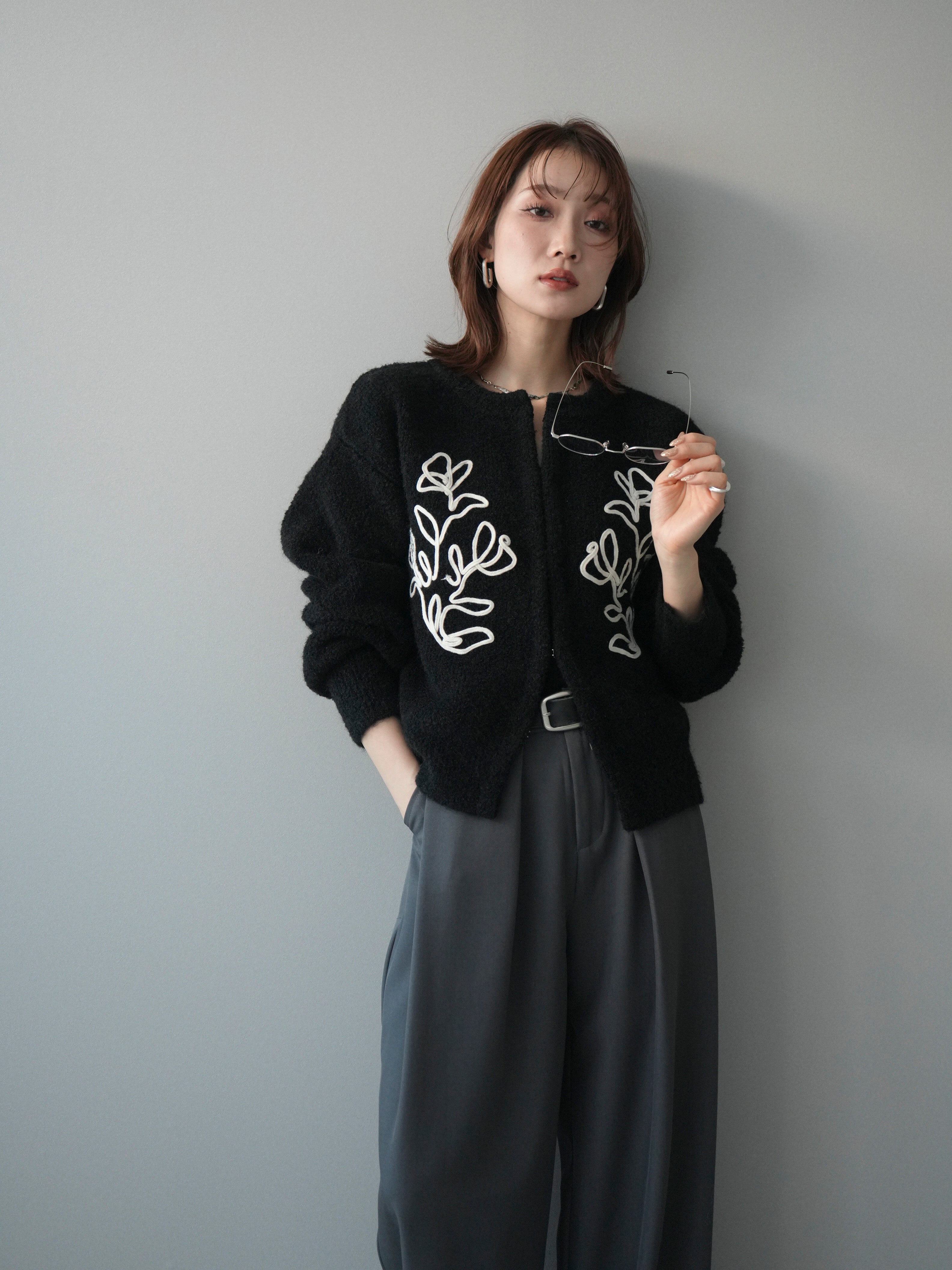 スーパービューティー パリ刺繍 サマーニットカーディガン ブラック　44 40 予約]テープ刺繍ホック開きブークレニットカーディガン/black – Lumier