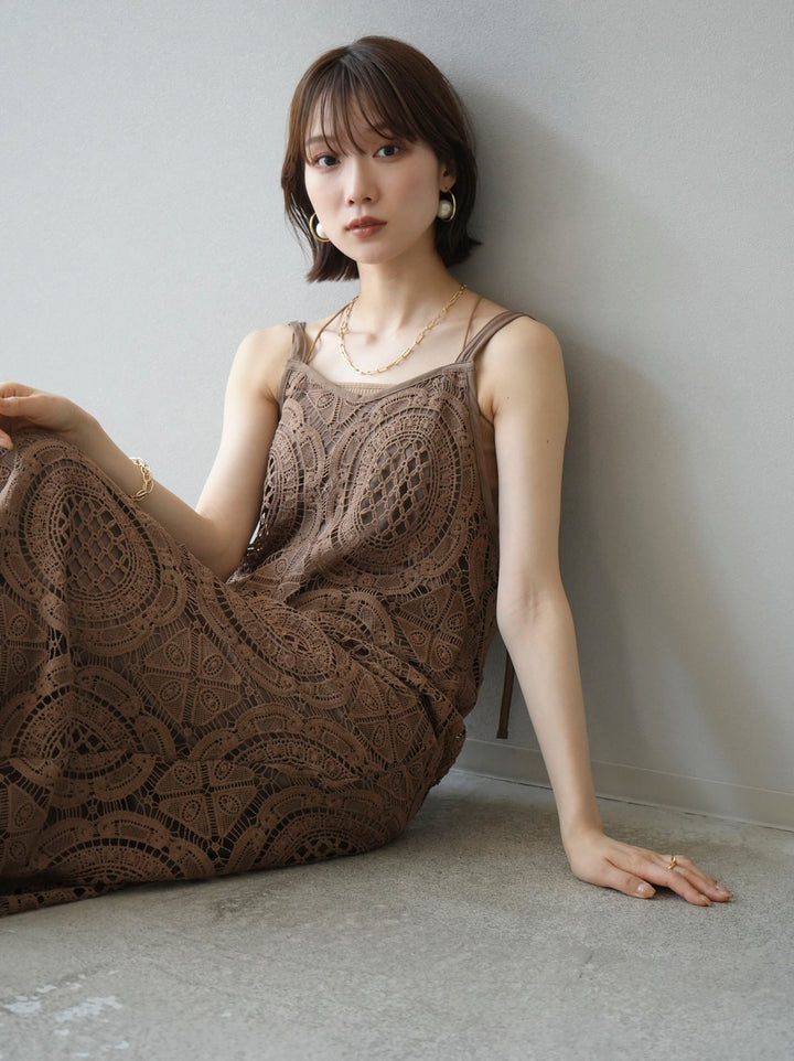 【預訂】化纖蕾絲吊帶連身裙/棕色