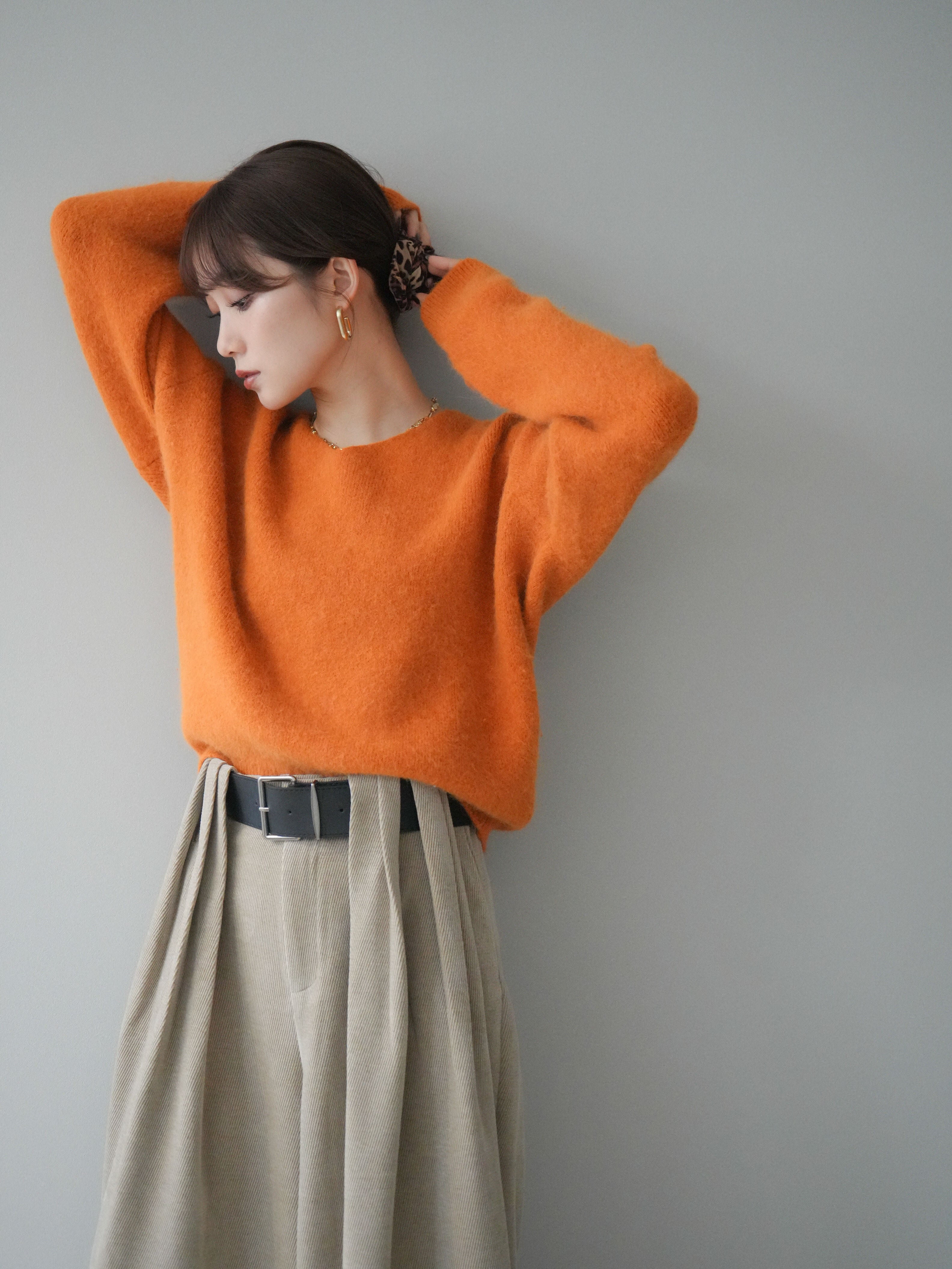 予約]シュシュ付きアンゴラタッチVネックニットプルオーバー/orange