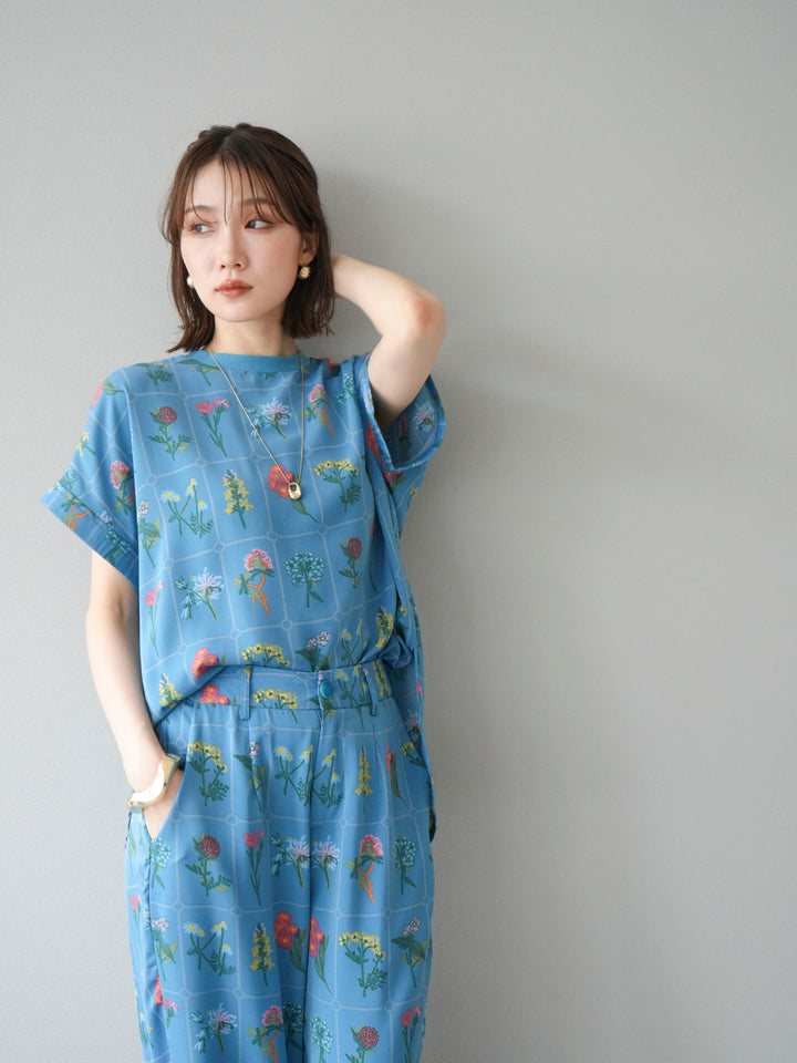 [予約]パッチワークフラワープリントプルオーバー/ブルー