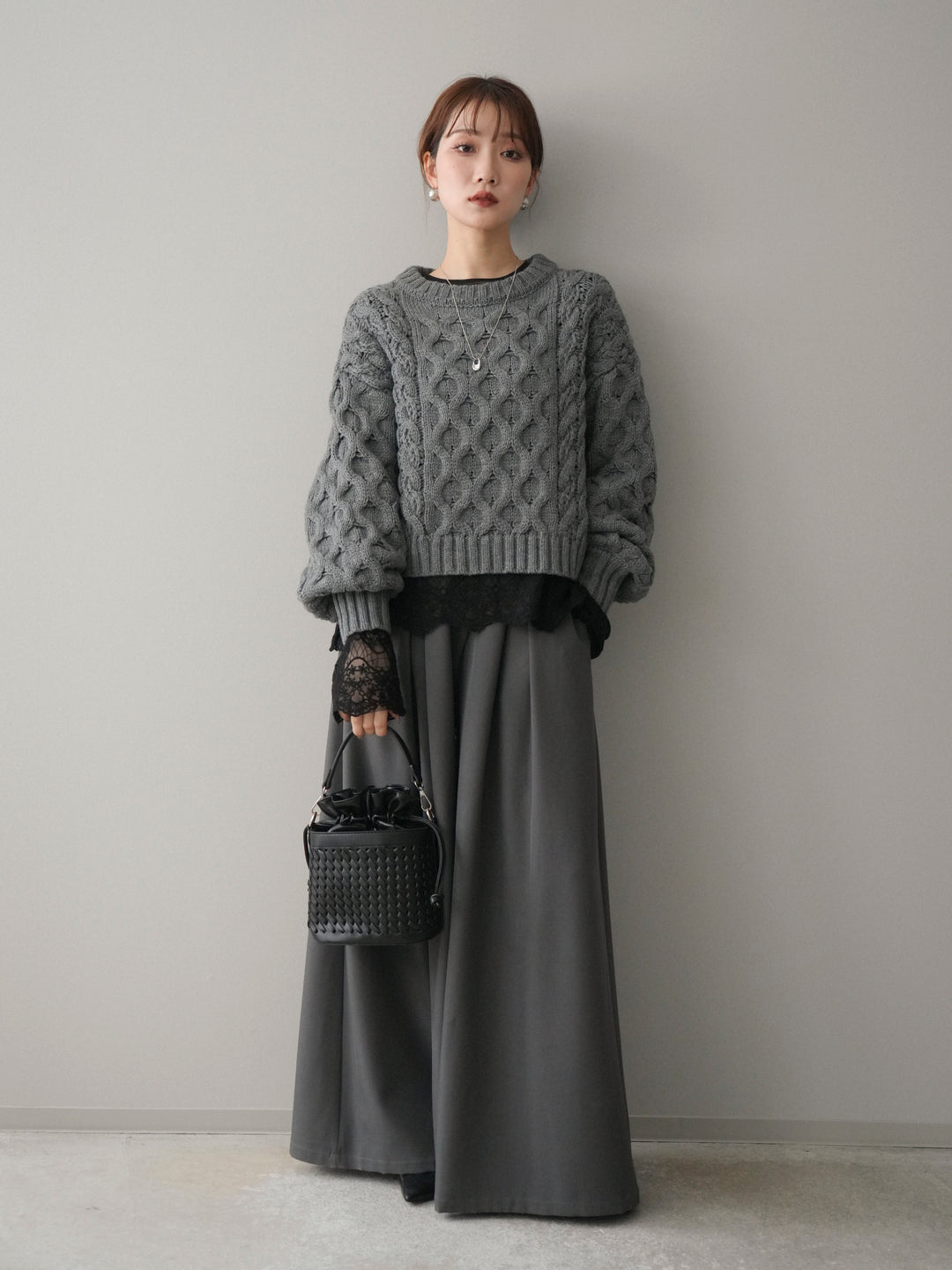 [SET]バルキーケーブルクロップドニットプルオーバー+テープベルトタックバギーパンツ(2set)