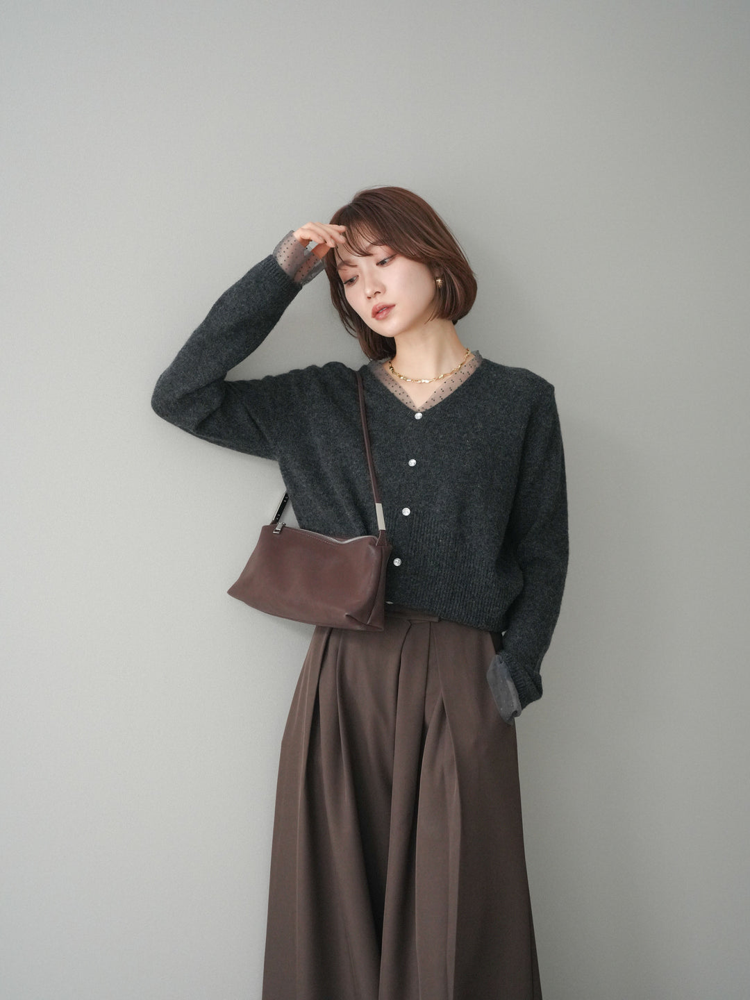 [SET]ドットチュールレイヤードボタンニットトップス+テープベルトタックバギーパンツ(2set)