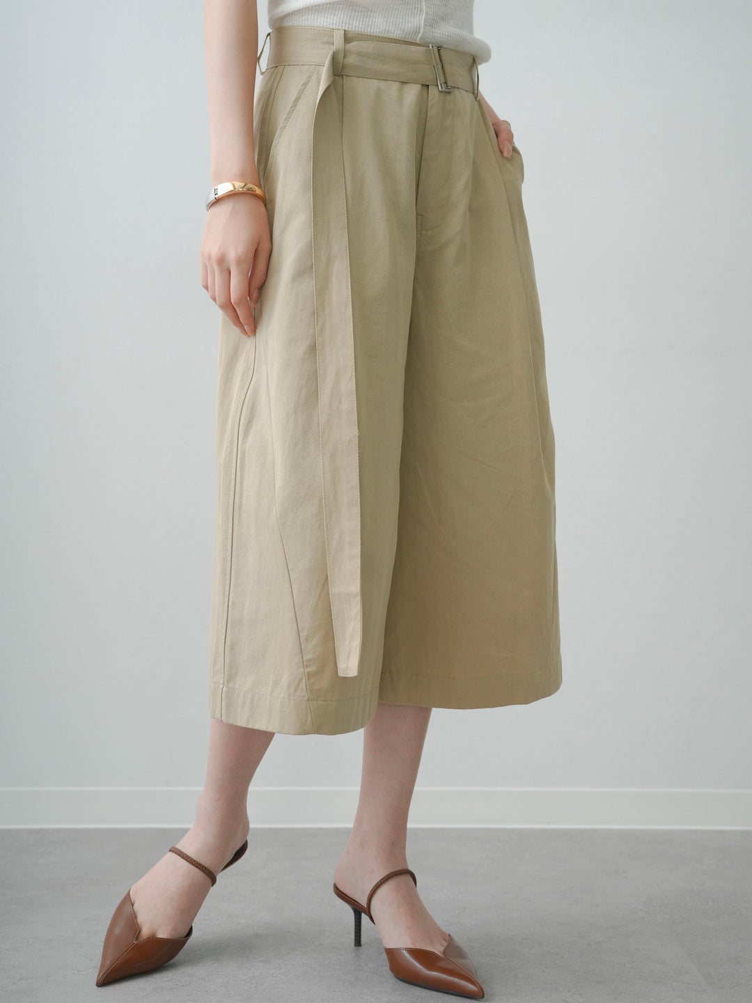 [予約]ベルトデザインタックミドルパンツ/beige