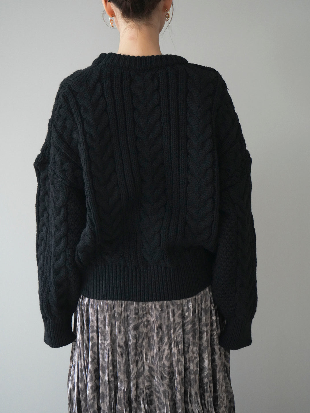 [予約]ボリュームケーブルニットプルオーバー/black