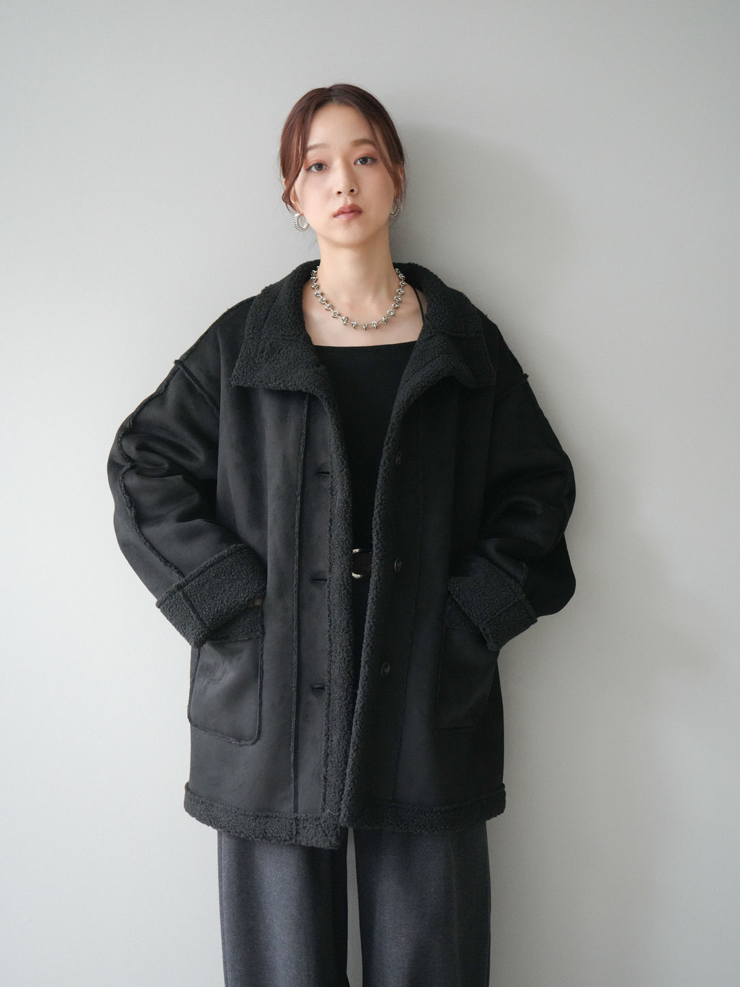 [SET]スタンドネックフェイクムートンミディアムコート+カップ付きバッククロスキャミソール+アニマル柄ベルト付きウールタッチワイドパンツ(3set)