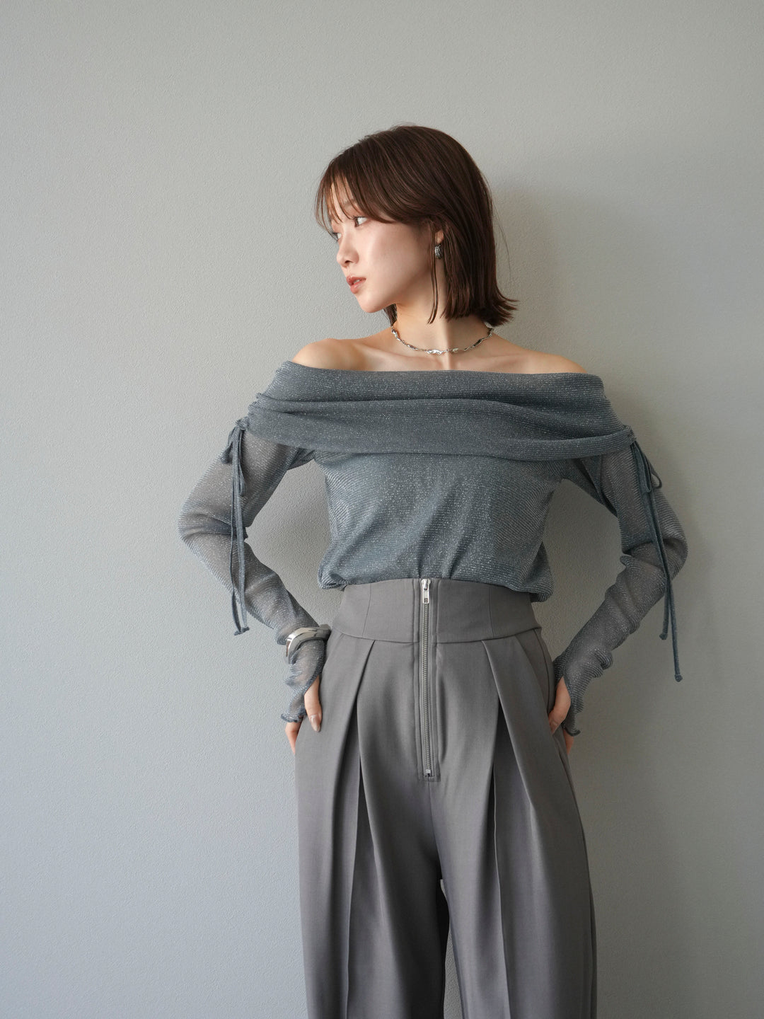 [予約]ラメシアーウィンガーホールオフショルトップス/チャコール