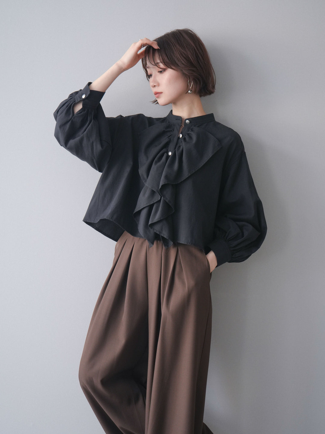 [予約]ラッフルフレアショートブラウス/black