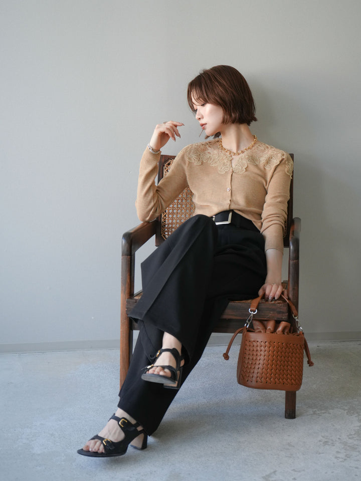 【套裝】肩部蕾絲針織開襟衫+銀色搭扣垂褶闊腿褲（兩件套）