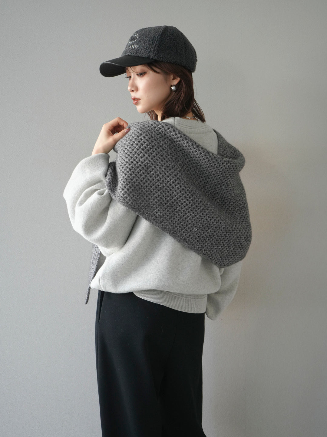 [予約]スウェットライクビーズロゴ刺繍ニットプルオーバー/oatmeal