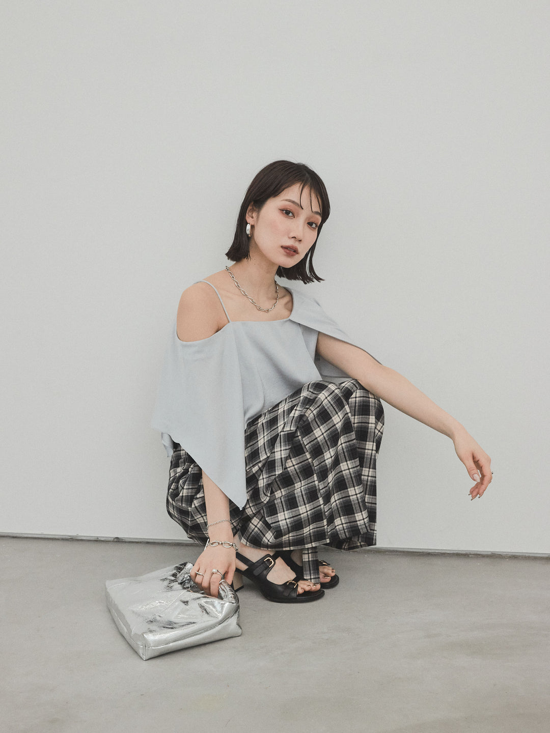 【預購】單肩荷葉上衣/灰色