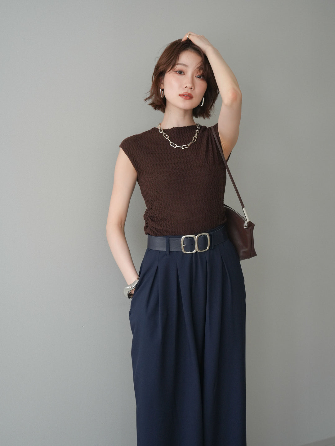 [予約]サイドシャーリングボトルネックノースリーブニットプルオーバー/brown