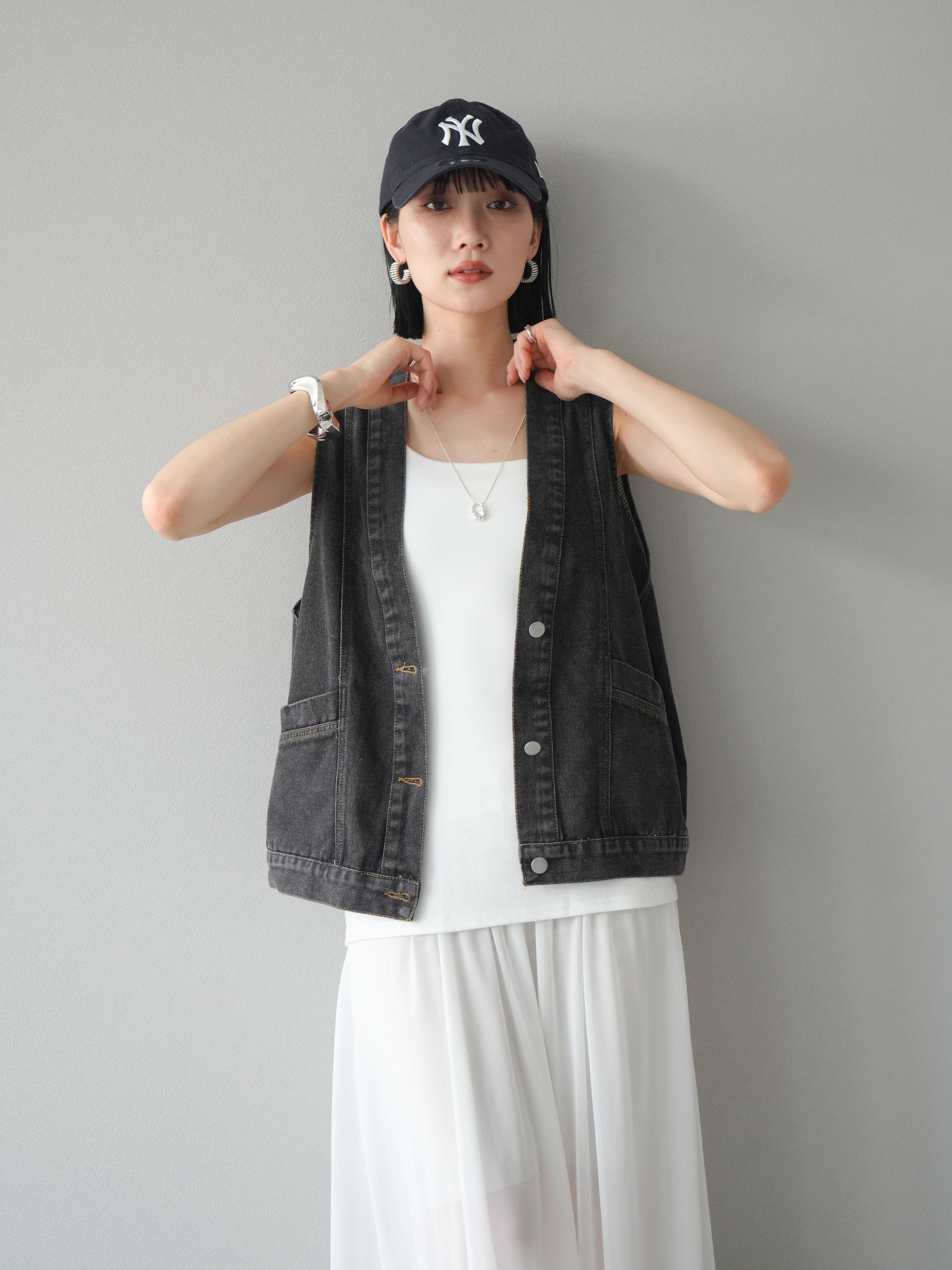 予約]Vネックデザインデニムベスト/ブラック – Lumier