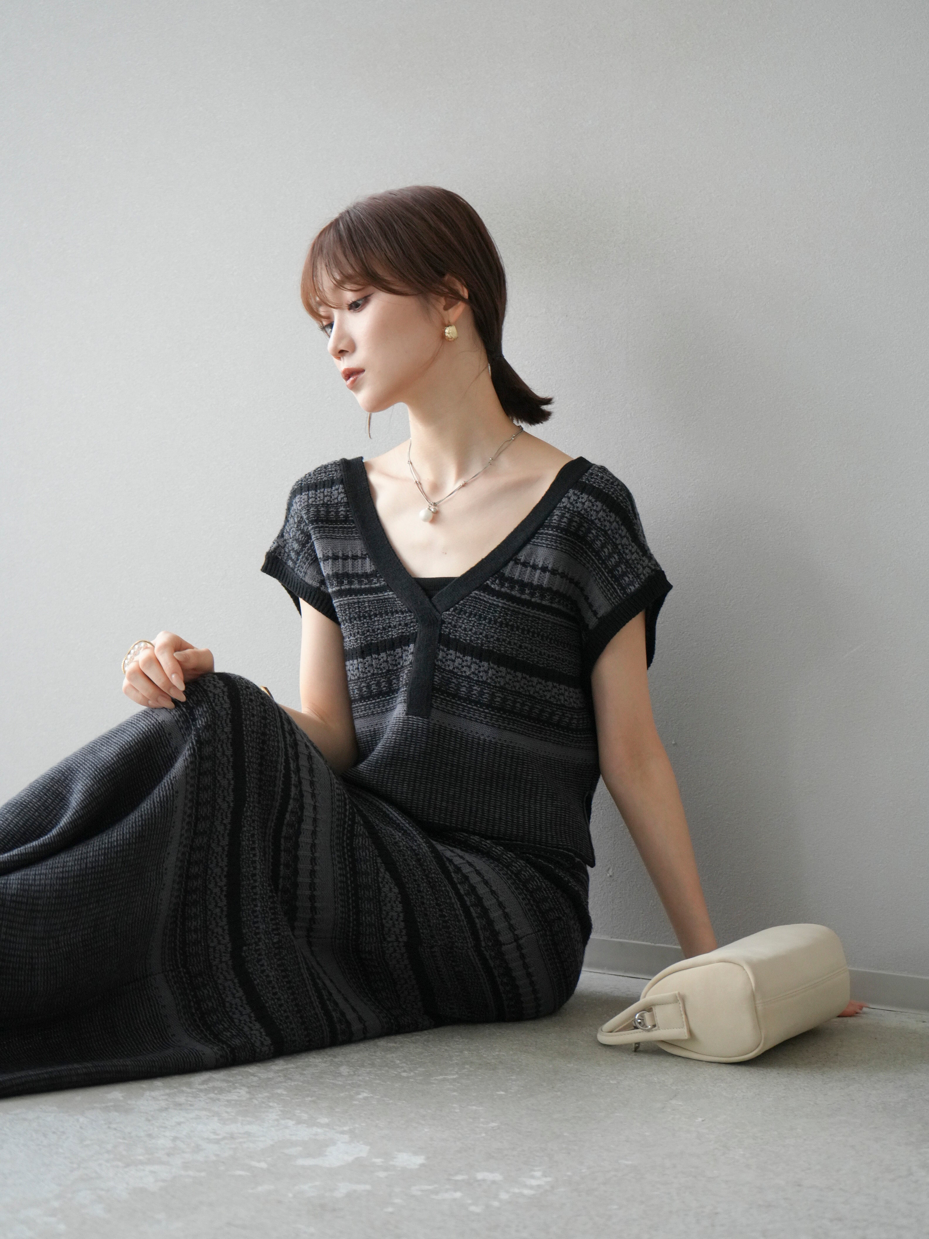 OUR シルエットがきれいな2wayペプラムベスト ライトグレー シルエットがきれいな2wayペプラムベスト – OURHOME