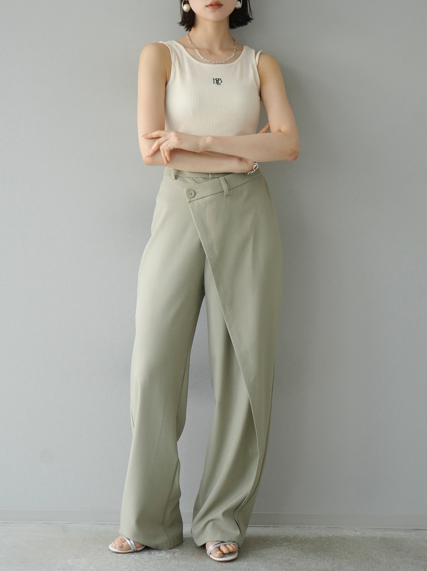 予約]ロゴタンクトップ/アイボリー – Lumier