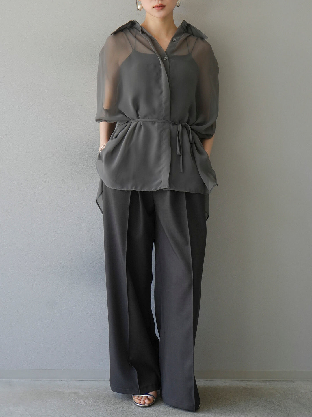 [Pre-order] Sheer No-Sleeve Flare Shirt/Gray