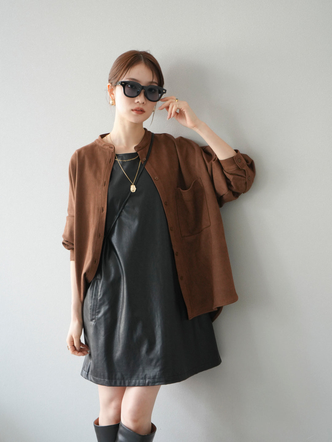 [SET] 麂皮立領外套襯衫 + 附單肩包皮革迷你連身裙（2 套）