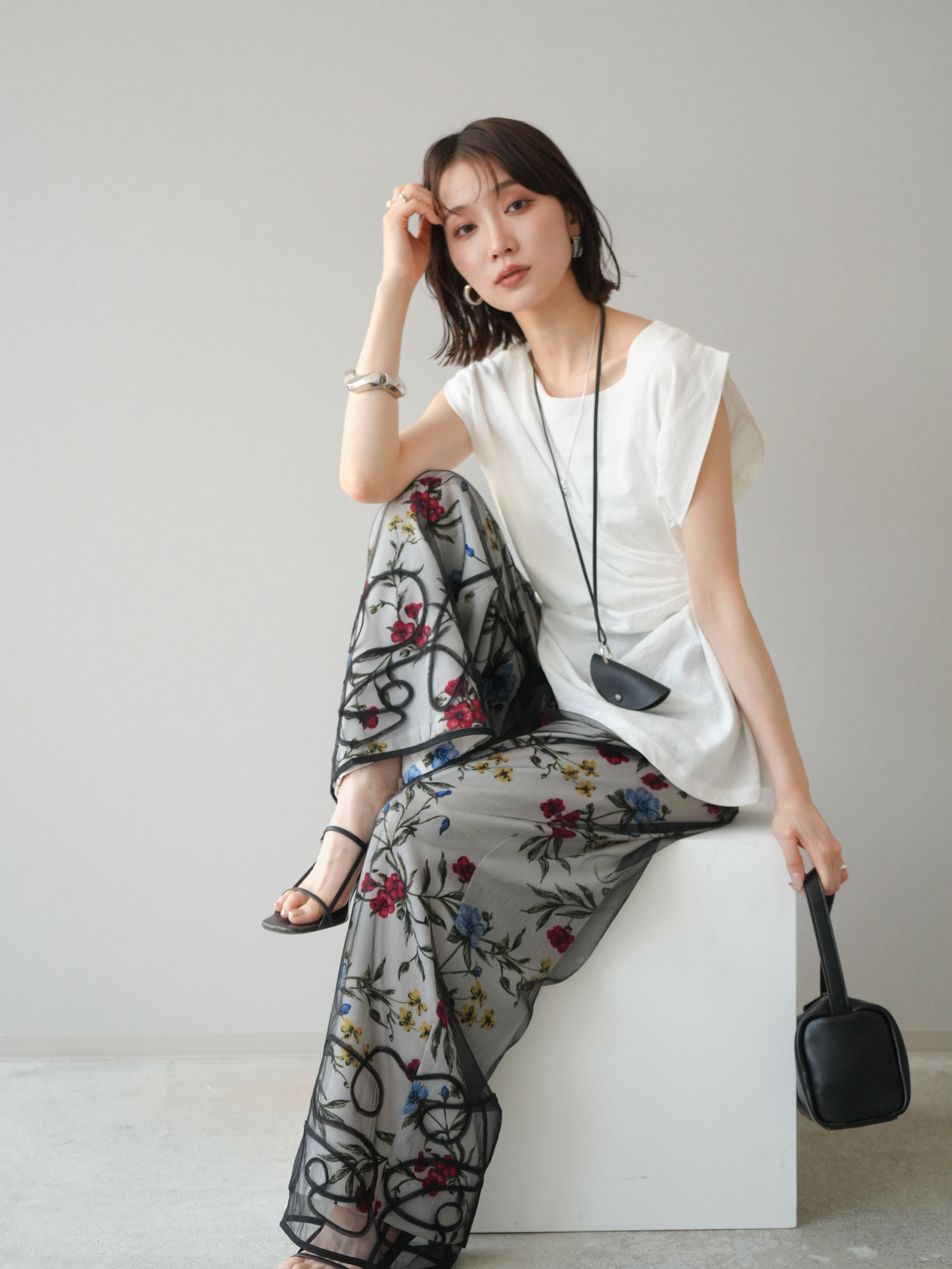 SET]サイドツイストフレンチトップス+ボタニカル柄イージー