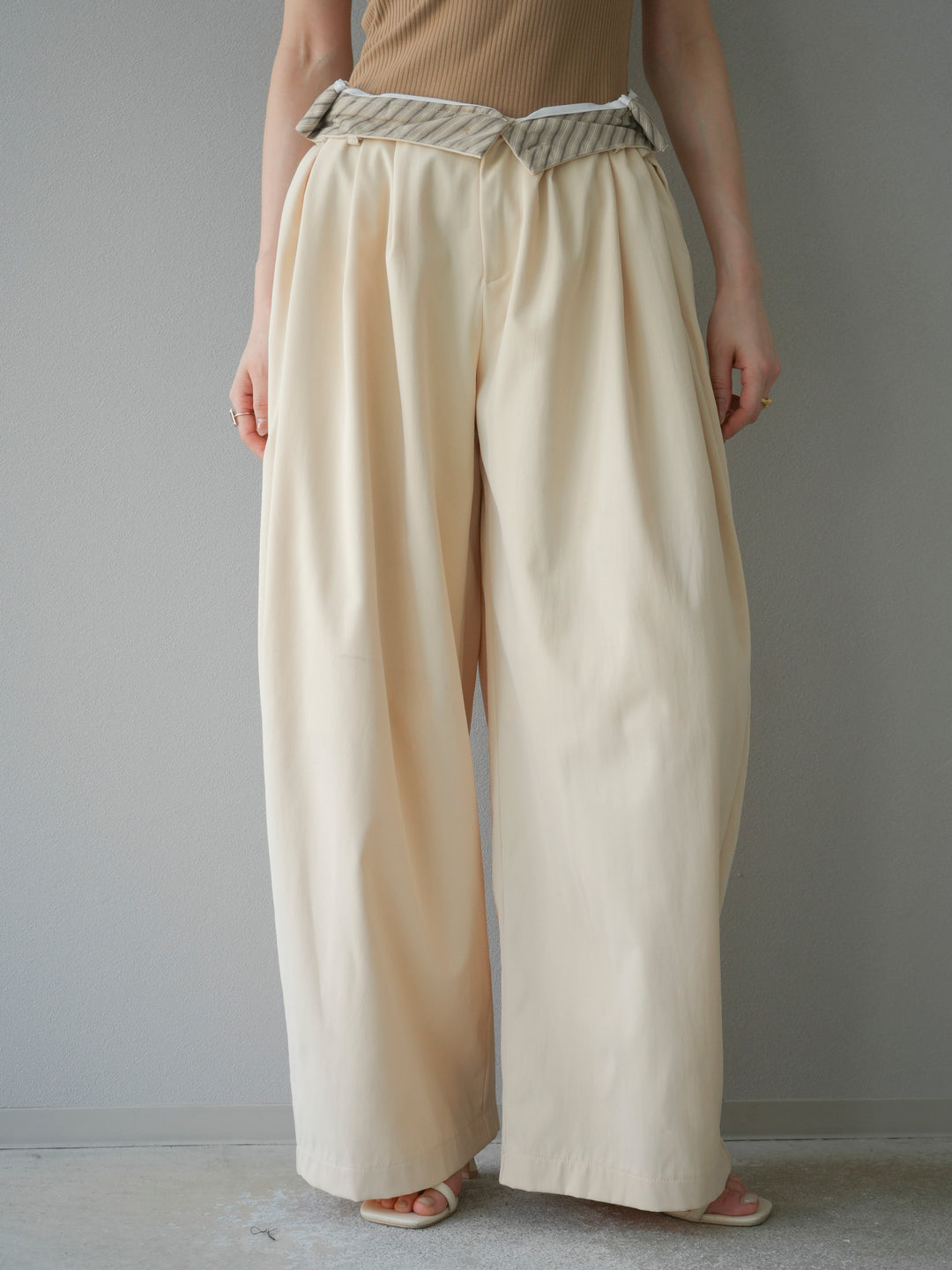 [予約]タックデザインワイドパンツ/アイボリー