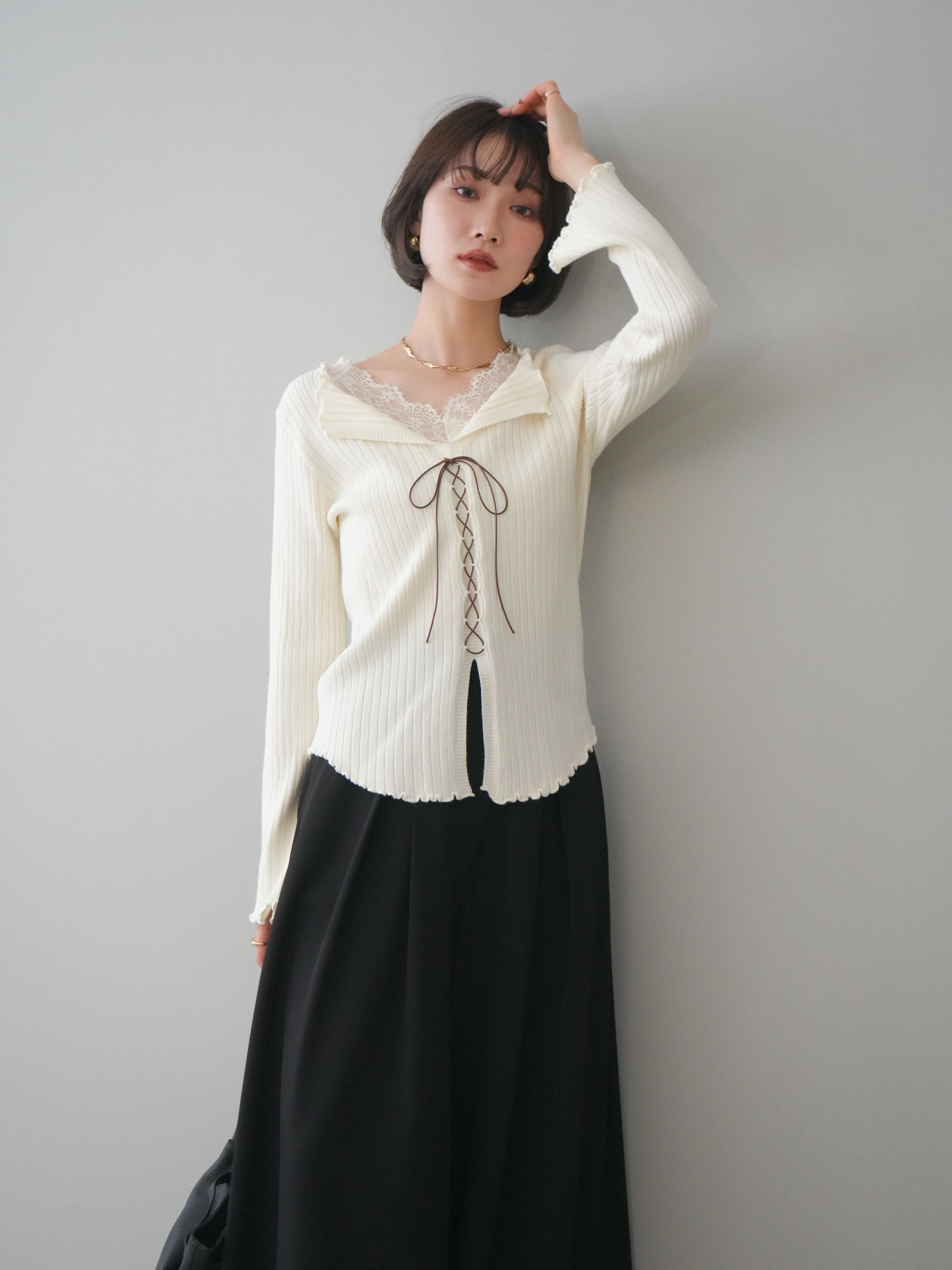 予約]レースネックレースアップリブニットトップス/ivory – Lumier