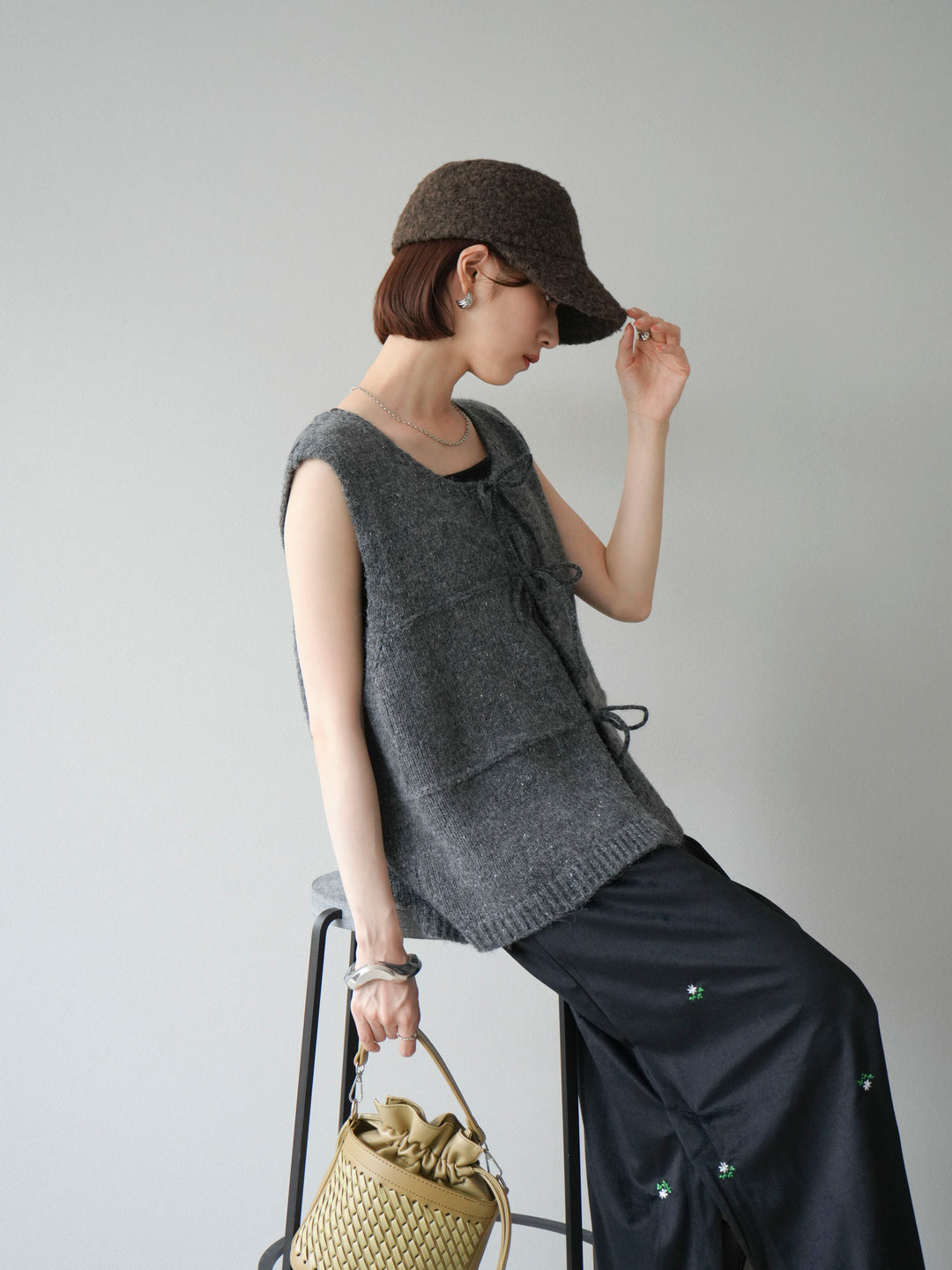 [予約]フロントスリットリボンニットベスト/グレー