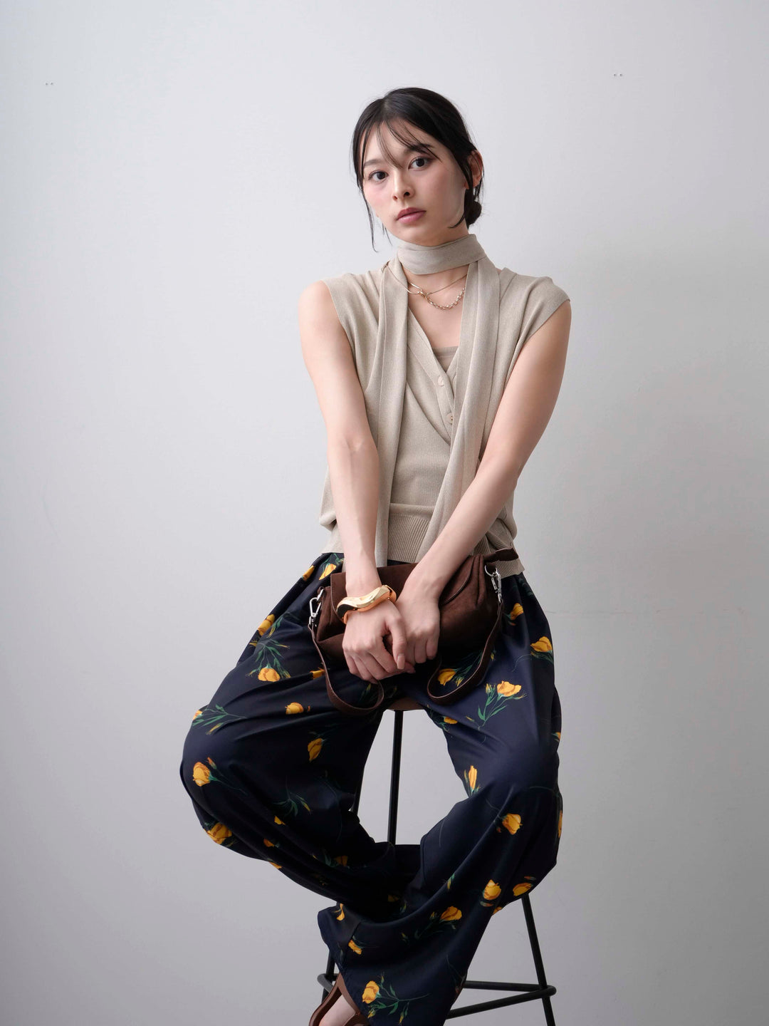 [SET]ネックレイヤードアシメニットベスト+フラワープリントドレープタックパンツ(2set)