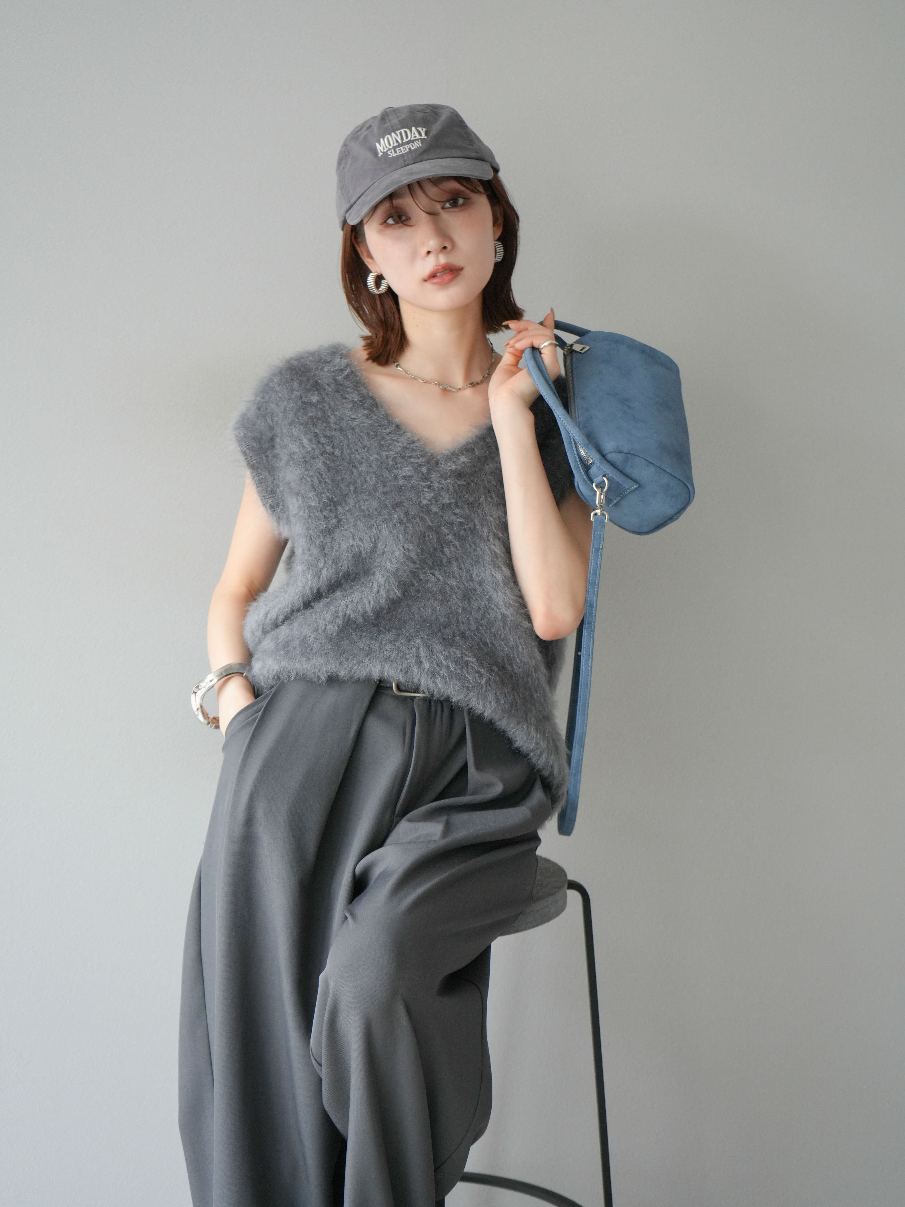 予約]ラメシャギーVネックニットベスト/グレー – Lumier