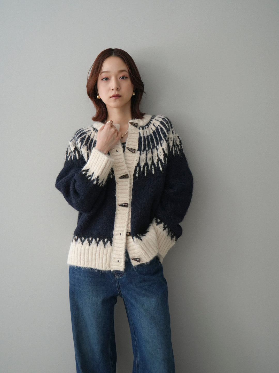 [SET]トグルボタン求心柄ニットカーディガン+裏起毛裾フリンジワイドデニムパンツ(2set)