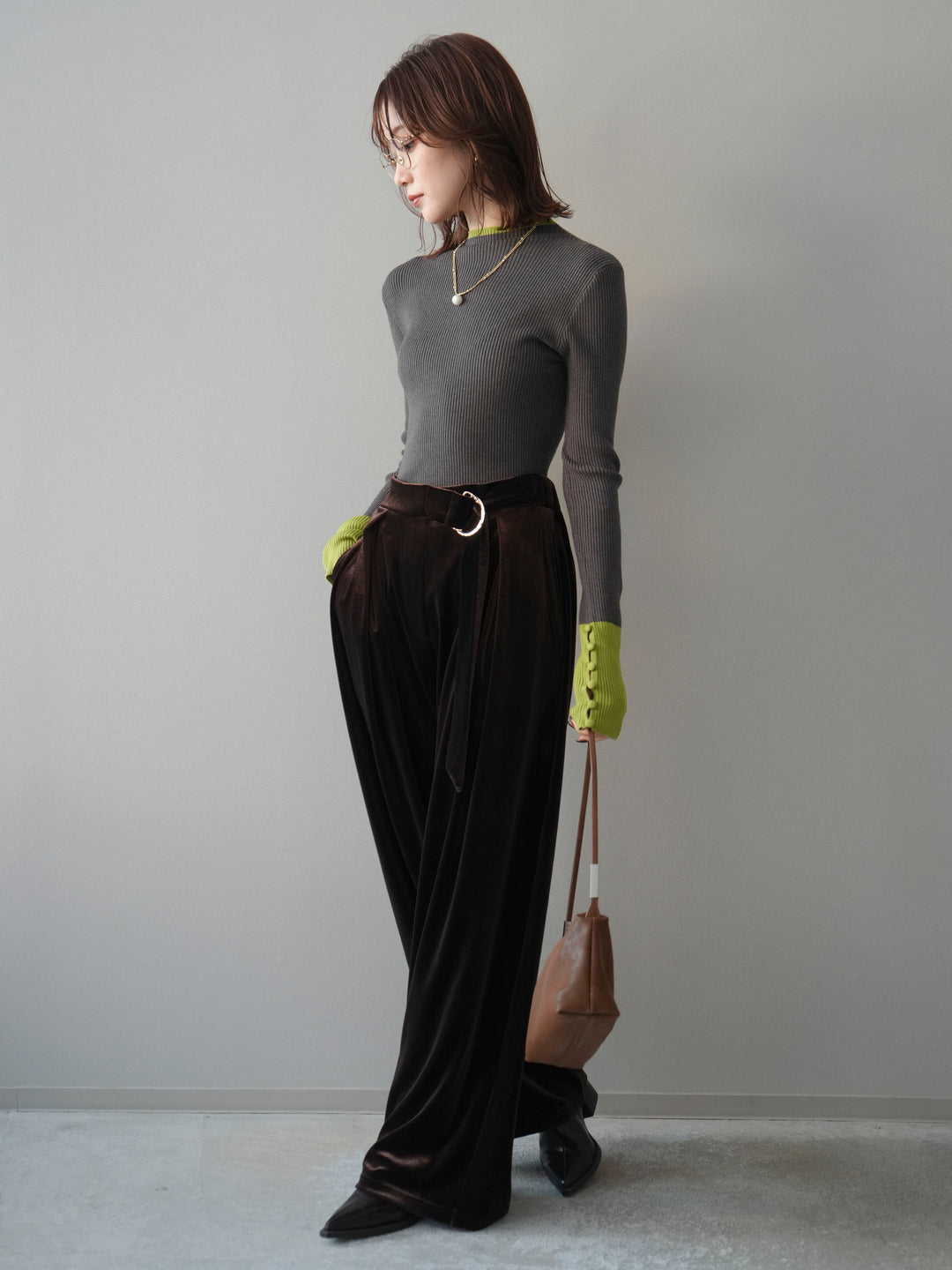 [SET]袖ボタンハイネック配色リブニットトップス+ベロアベルトスリムパンツ(2set)