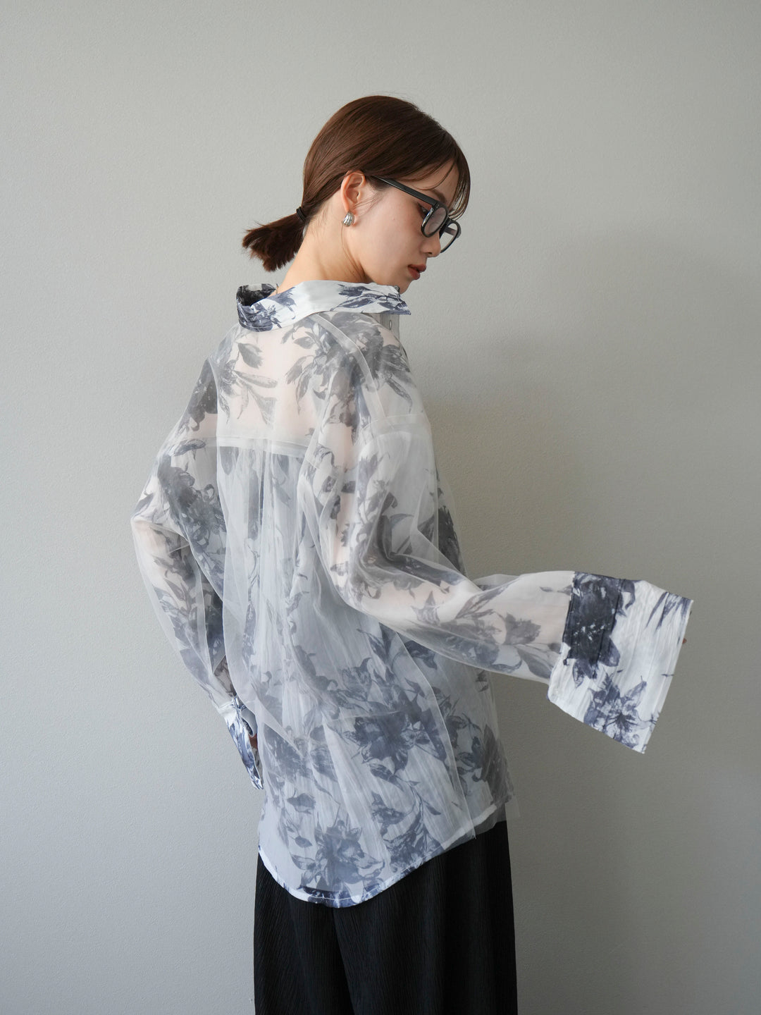 [予約]チュールドッキングフラワー柄オーバーサイズシャツ/グレー