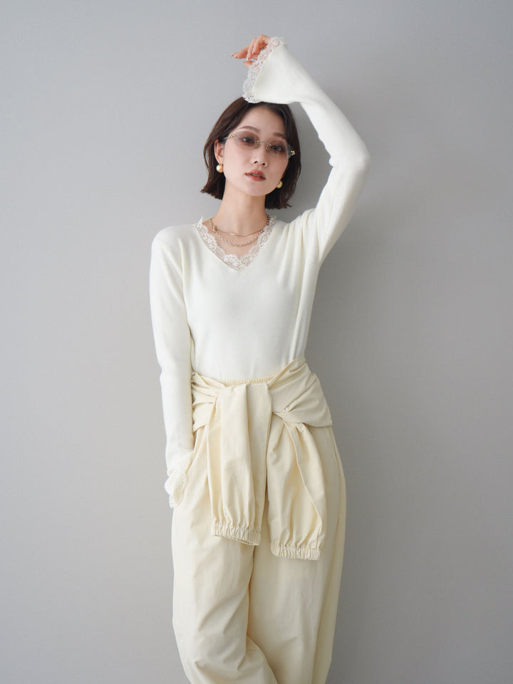 [予約]レースドッキングVネックニットトップス/white