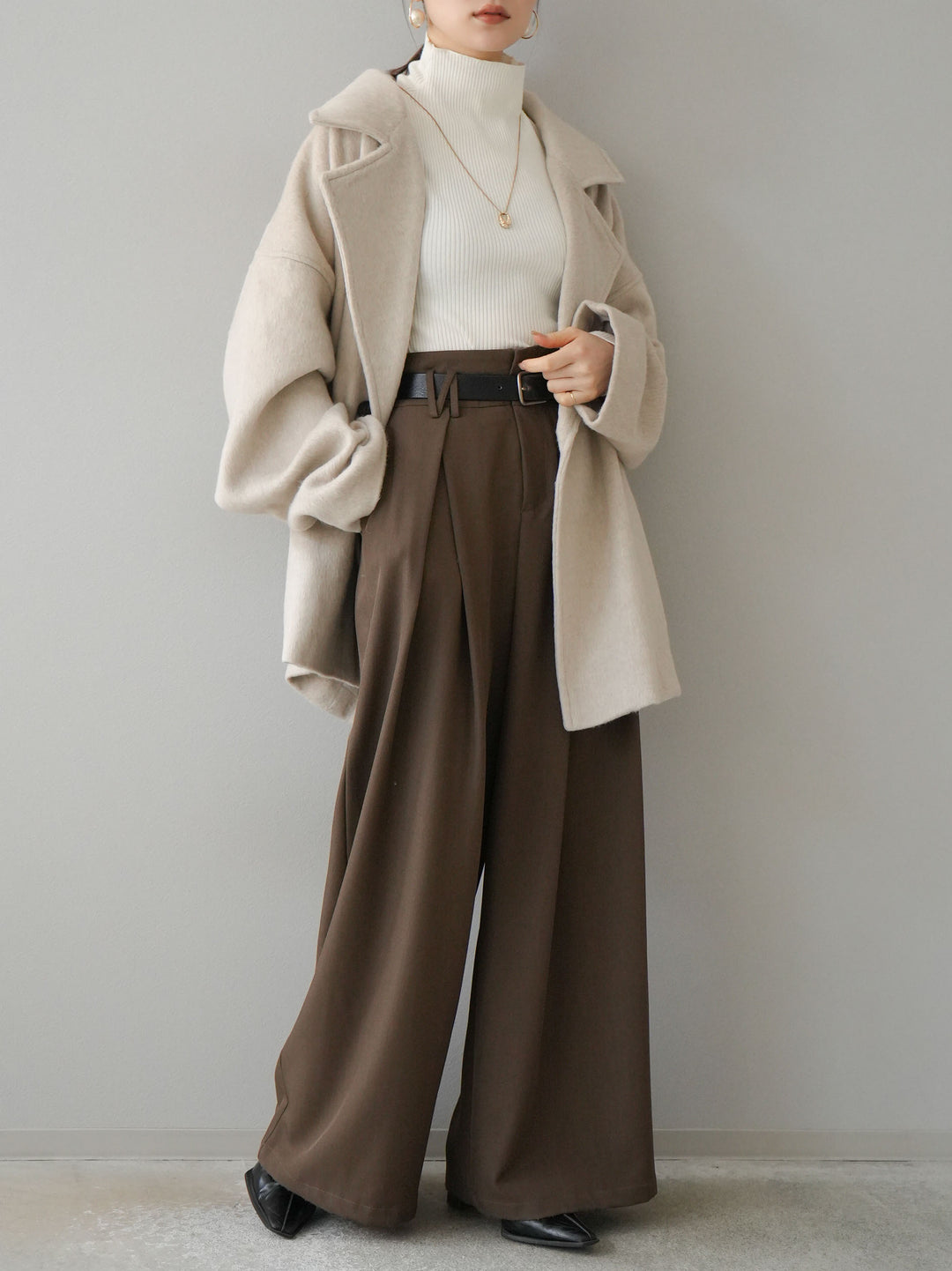 [SET]フェイクビーバーミドルコート+袖ボタンハイネックリブニットトップス+ベルト付ウールタッチワイドパンツL(3set)