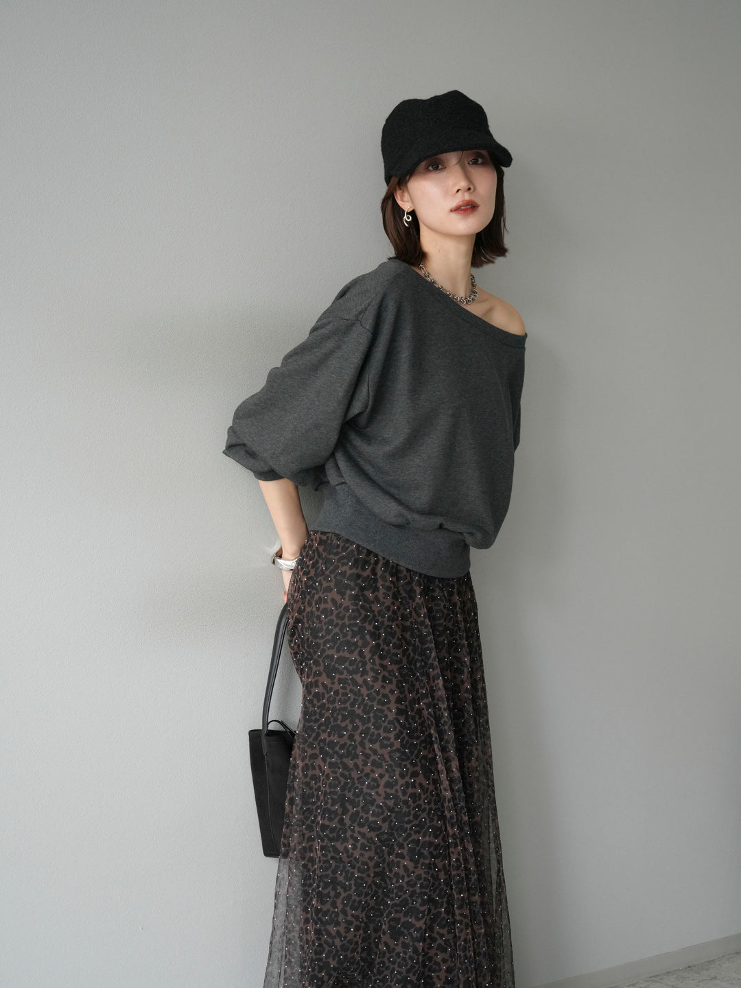 [予約]オフショルスウェットプルオーバー/チャコール