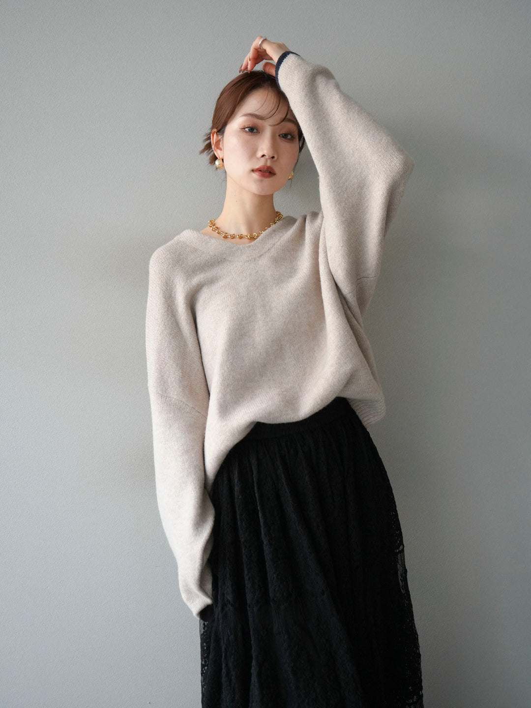 【預購】V領拼色袖針織套頭衫/米色