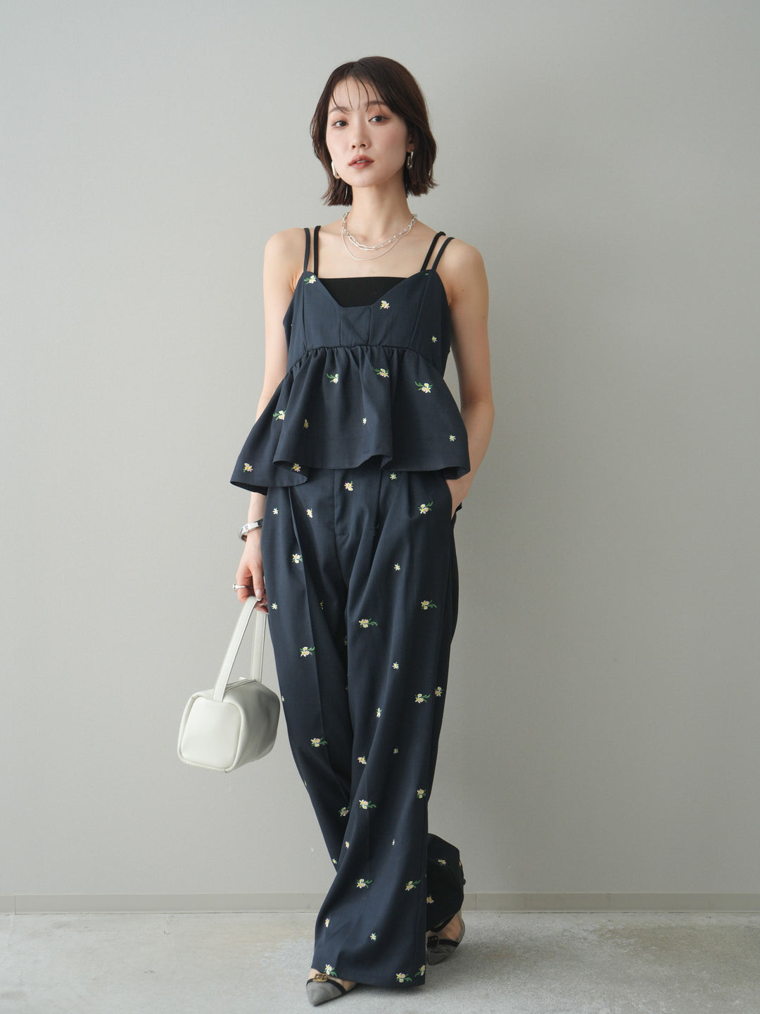[予約]フラワー刺繍タックパンツ/navy