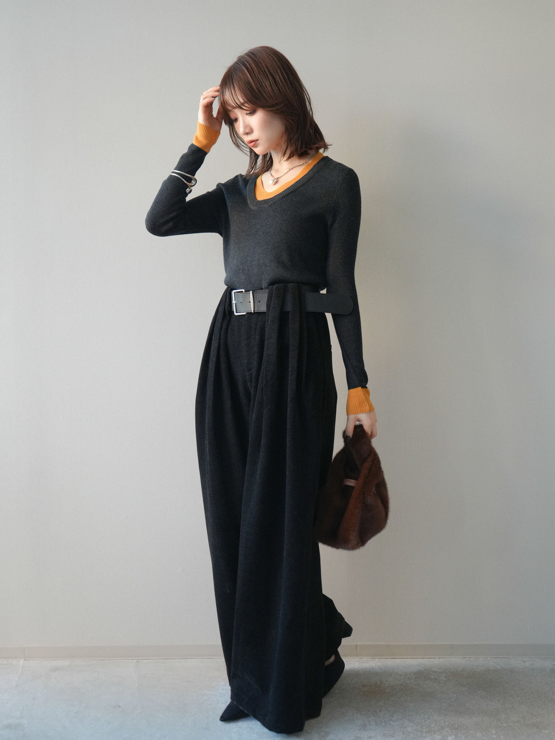 [SET]Uネック配色レイヤードリブニットトップス+ベルトデザインループコールテンワイドパンツ(ベルト付き)(2set)