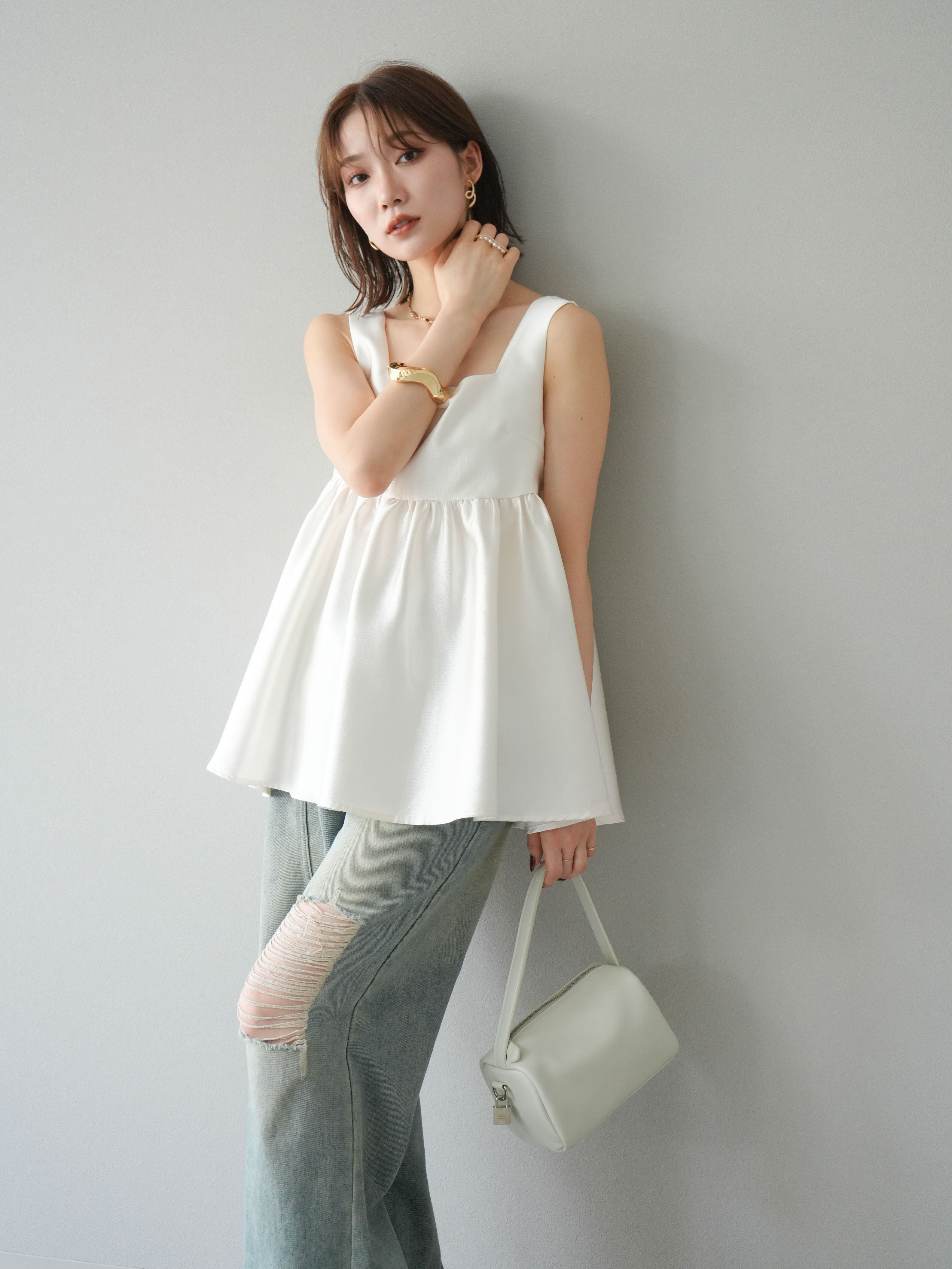 予約]サテンフレアノースリーブトップス/アイボリー – Lumier