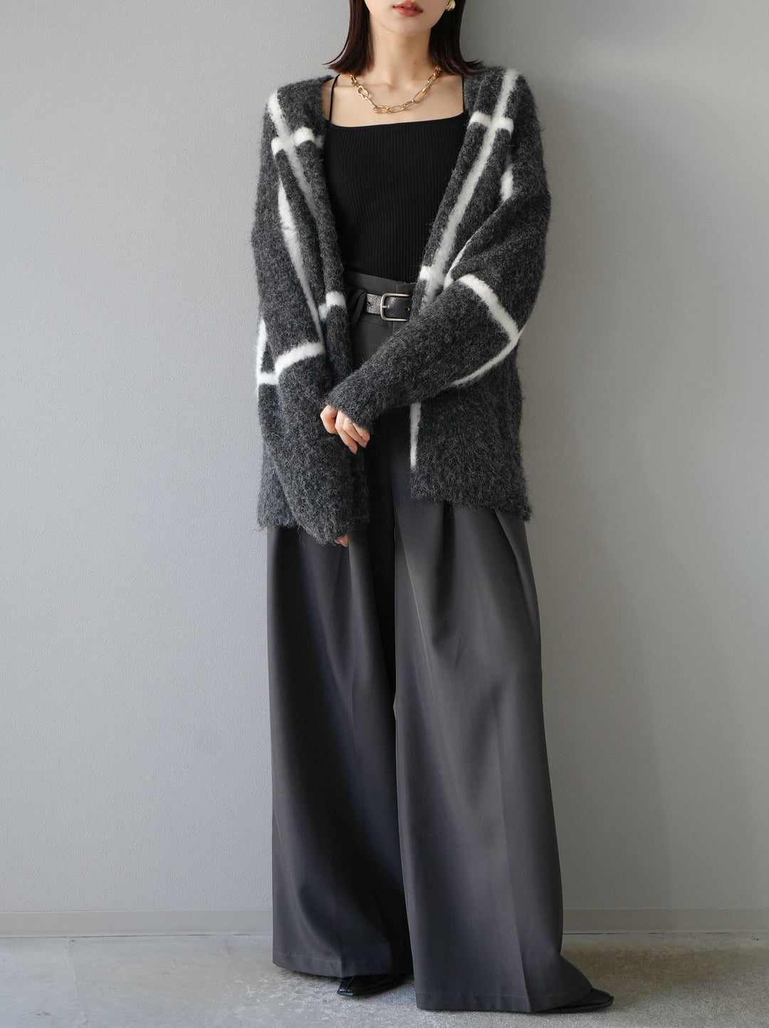 [預訂] 毛絨格紋開襟衫/炭灰