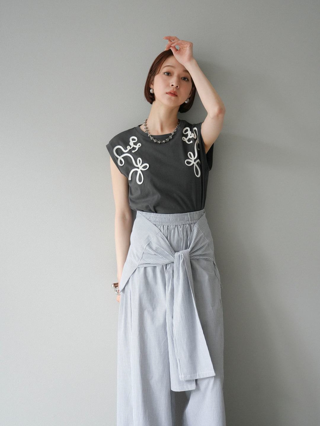 [SET]コード刺繍フレンチスリーブTシャツ+ウエスト巻きストライプイージーパンツ(2set)