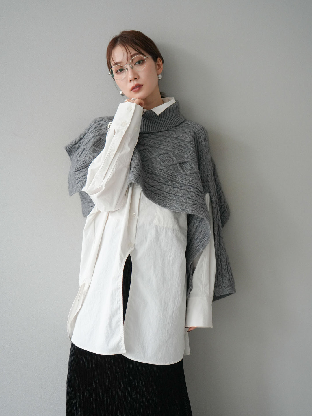 [予約]ケーブル編みニットケープ/グレー