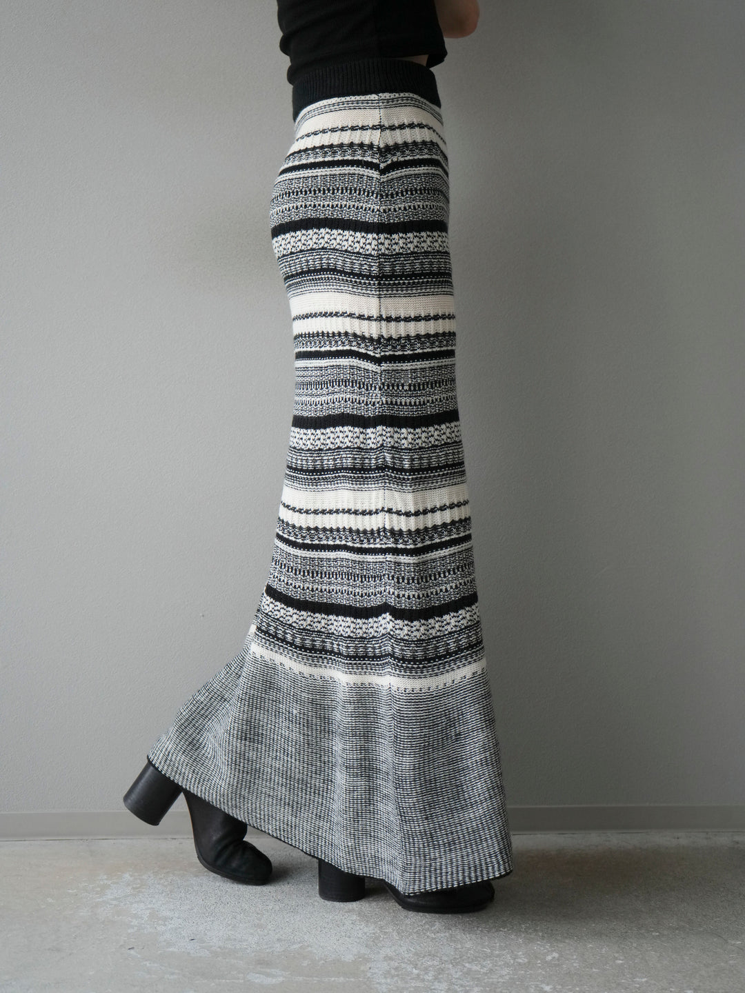 [予約]ガーター編みニットロングスカート/ホワイト×ブラック