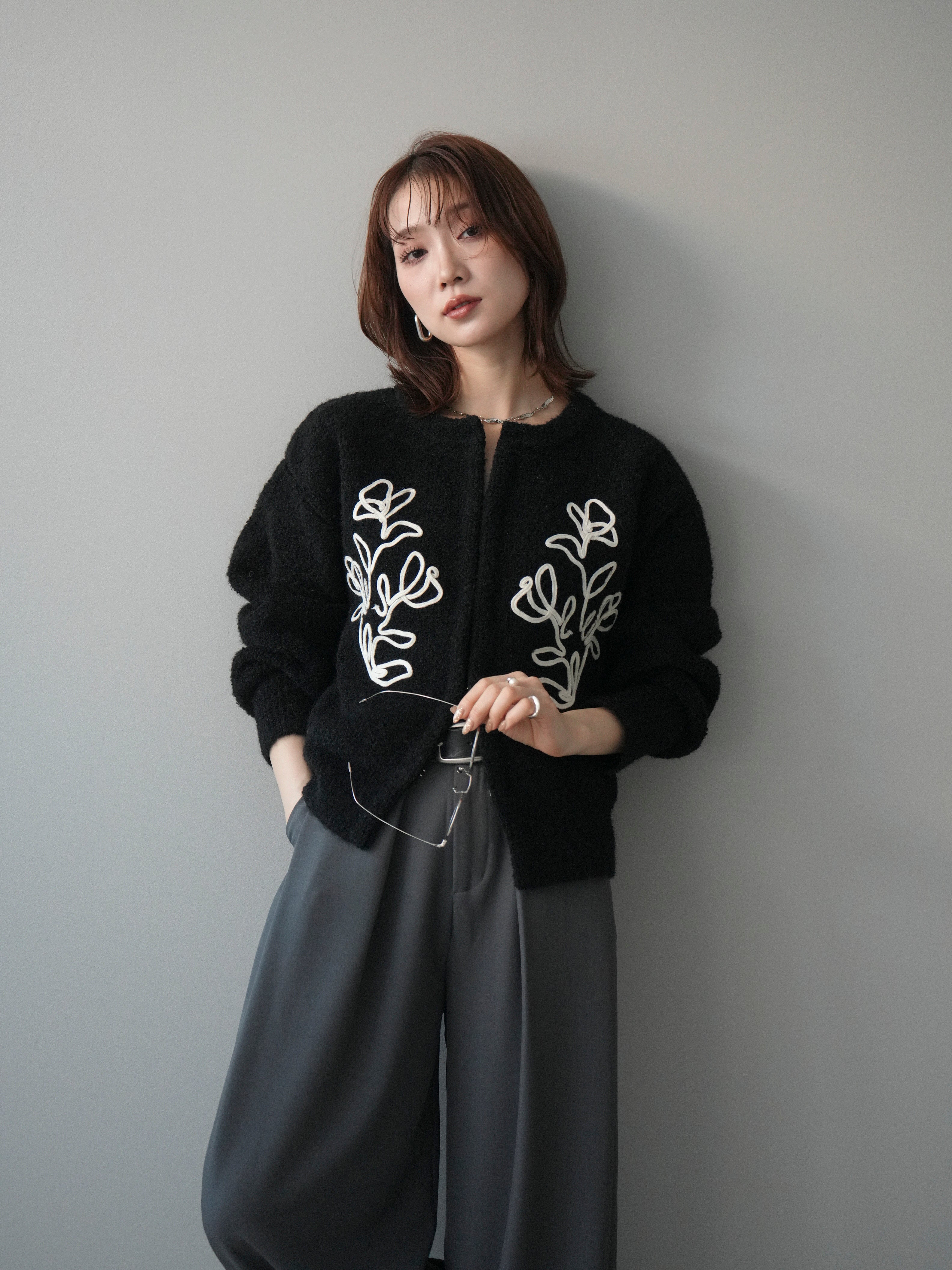あに　オーダー品 予約]テープ刺繍ホック開きブークレニットカーディガン/black – Lumier