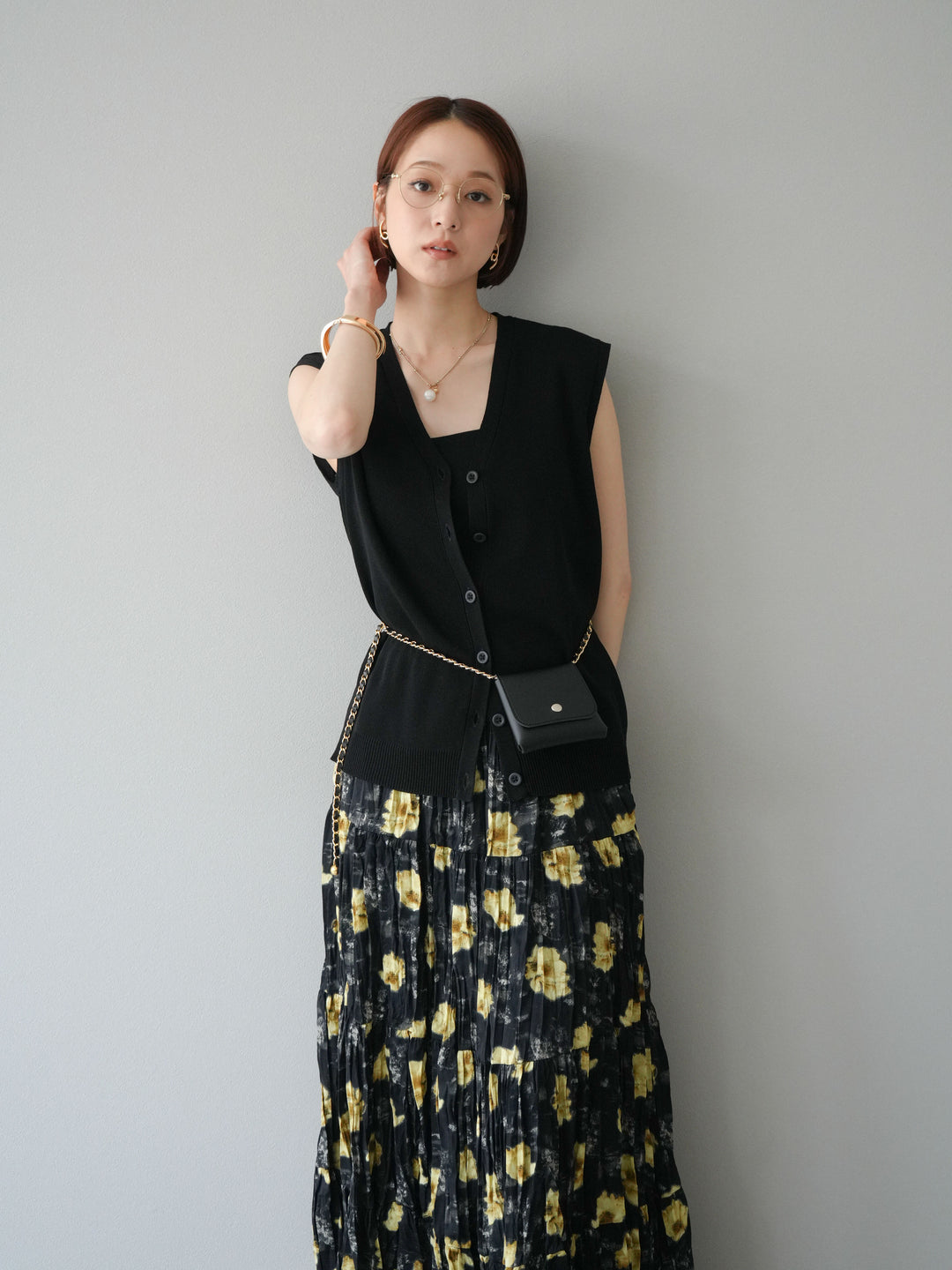 [SET] V領人造絲針織背心+花邊長裙（2件組）