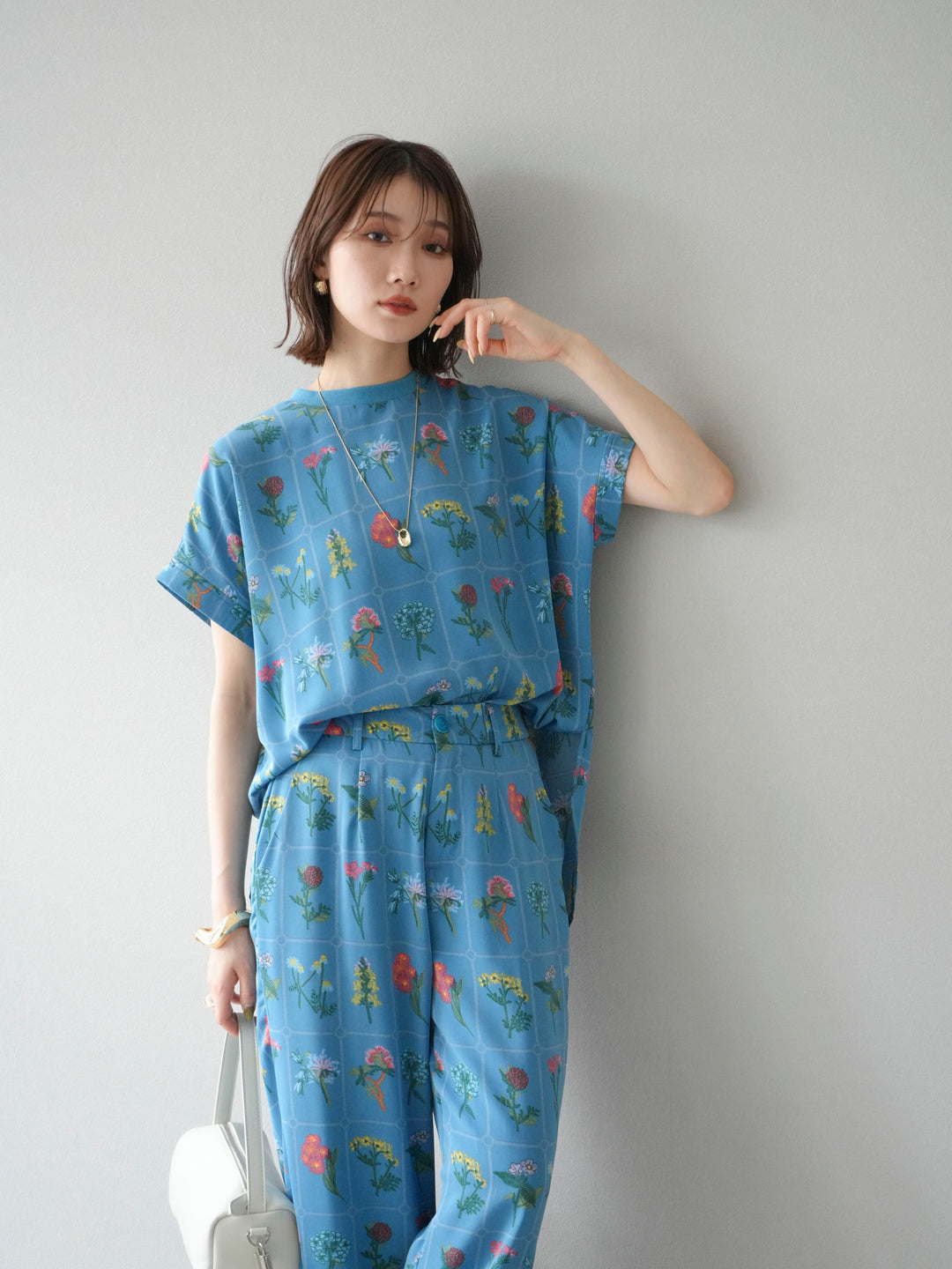 [予約]パッチワークフラワープリントプルオーバー/ブルー