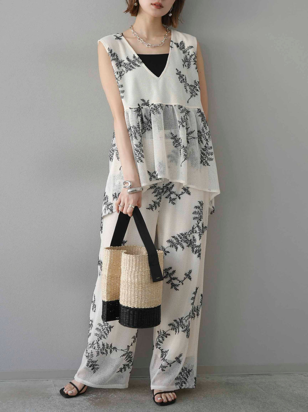 [予約]リーフ柄メッシュVネックフレアトップス/アイボリー