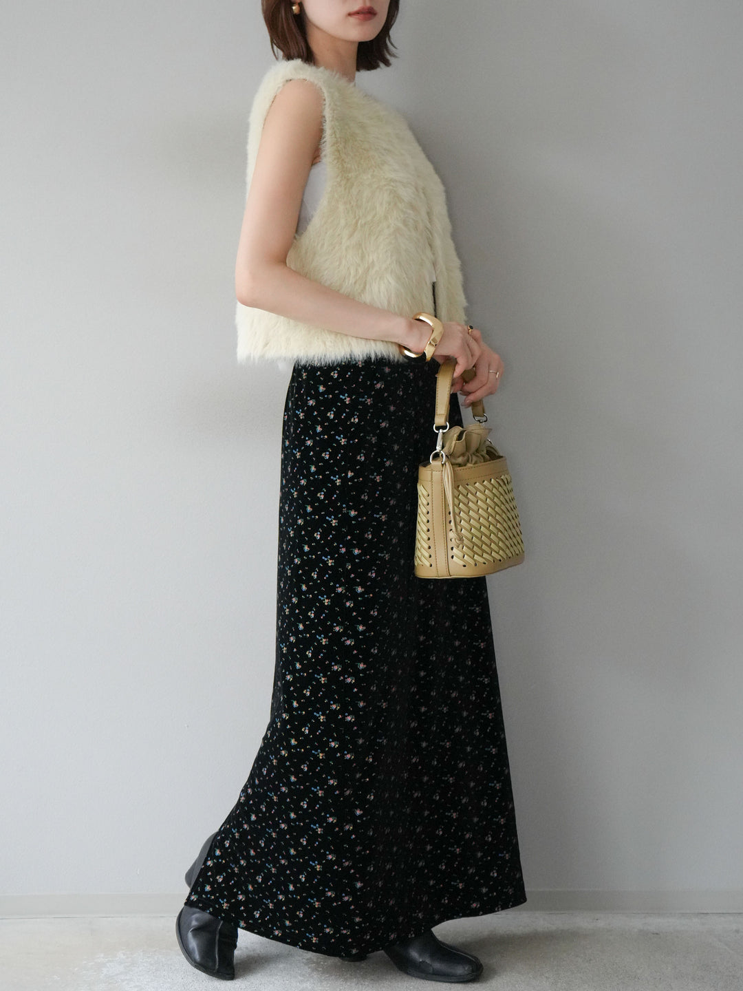 [予約]ベロアフラワープリントIラインスカート/ブラックxイエロー