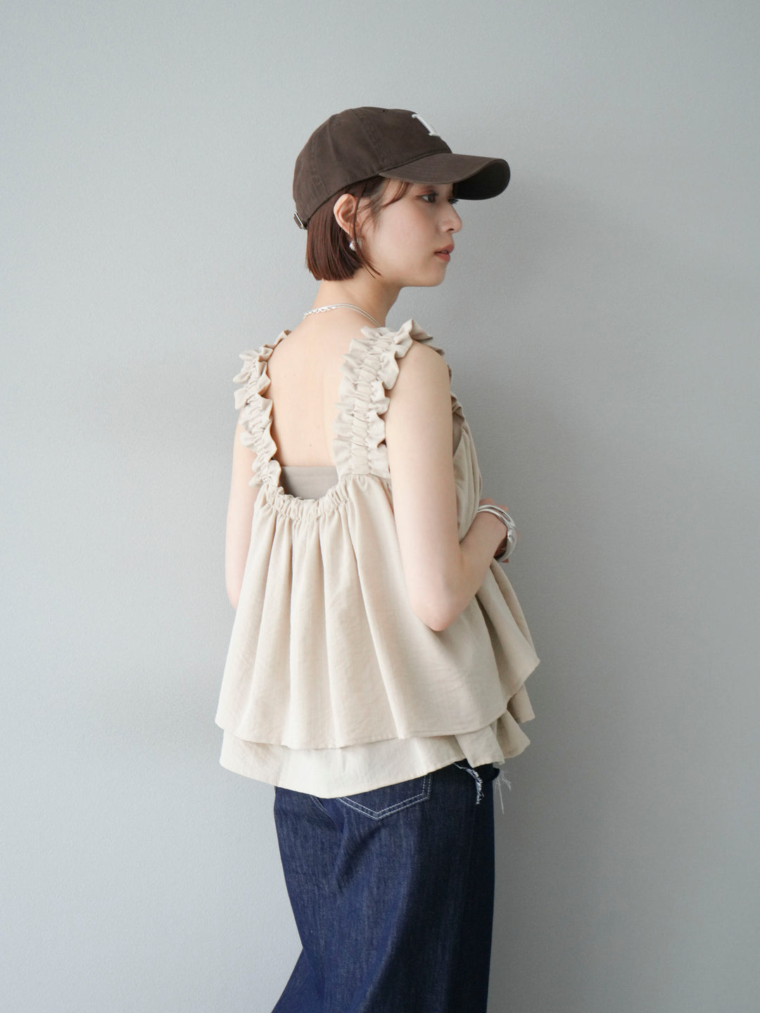 [SET] 縮肩喇叭背心 + 臀部設計牛仔褲 (2 件套)