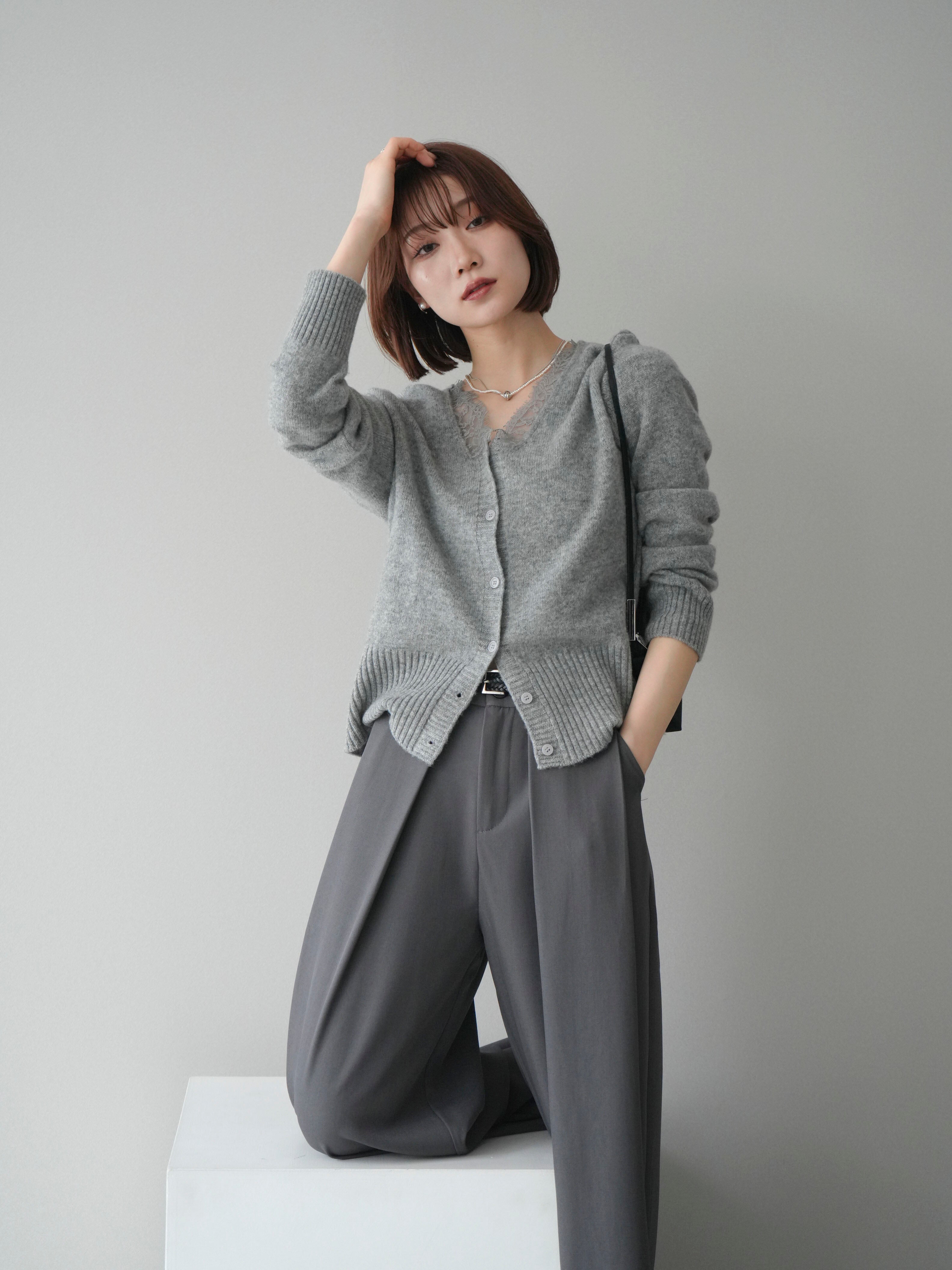 予約]レースネックニットカーディガン/lightgray – Lumier