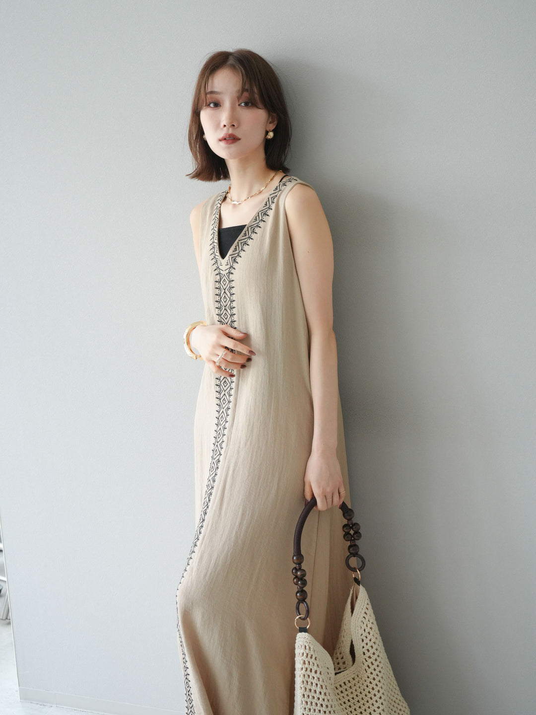 【預購】刺繡V領洋裝/米色
