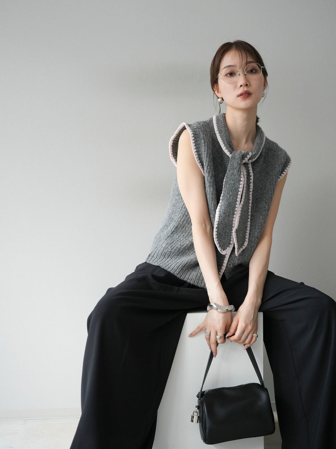 [予約]ステッチデザインボウタイニットベスト/グレー