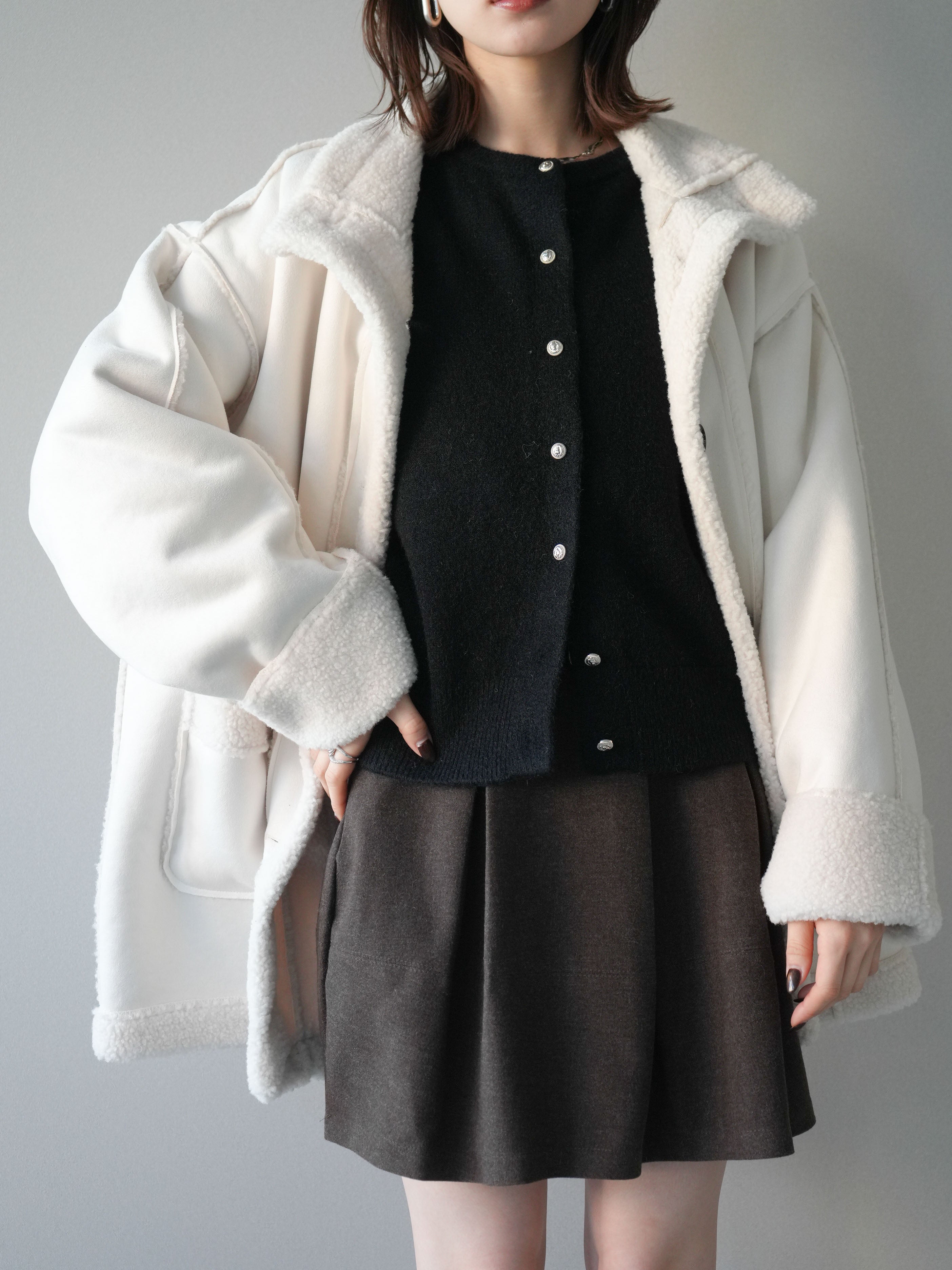 予約]スタンドネックフェイクムートンミディアムコート/ivory – Lumier